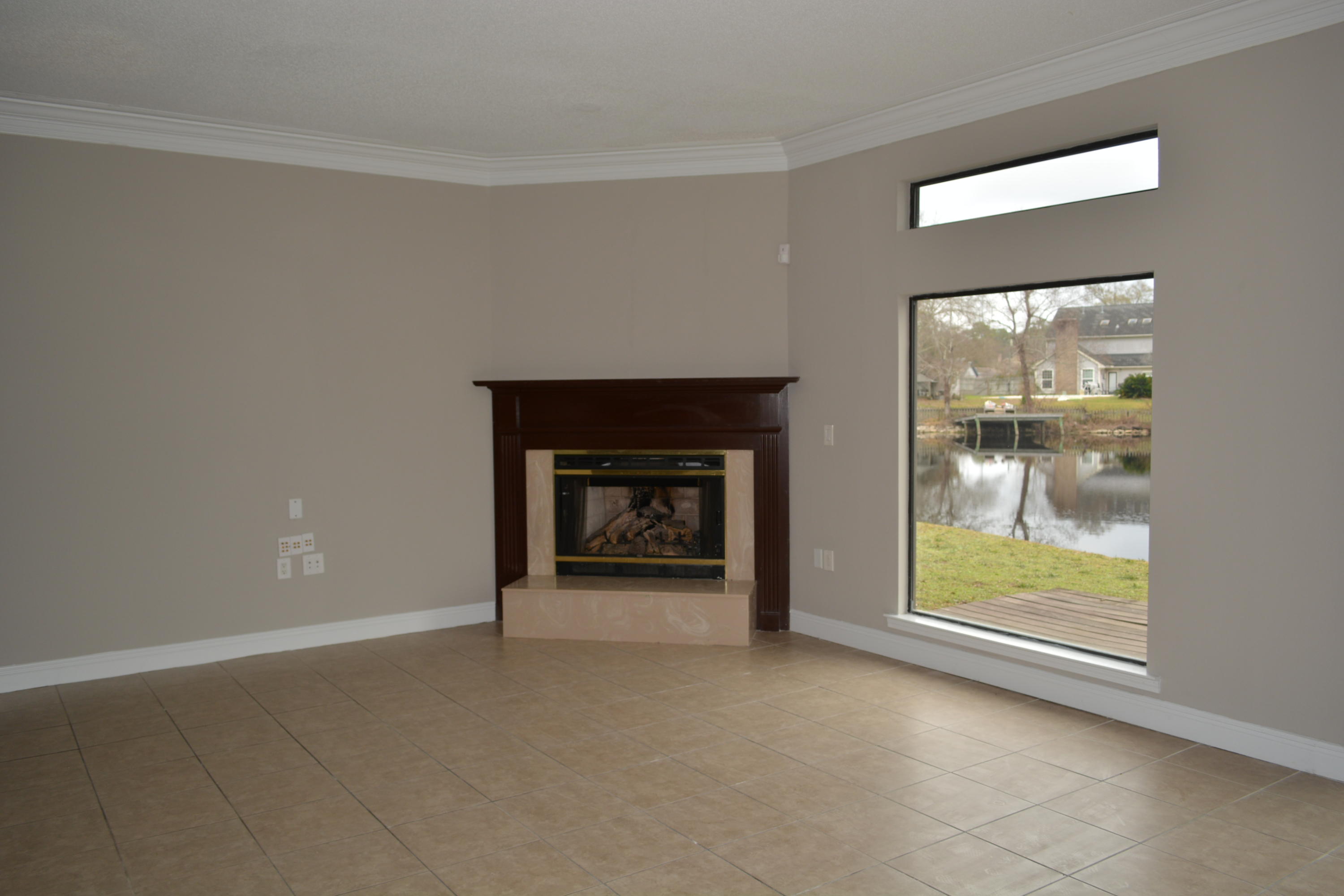 MARY ESTHER MANOR 1ST ADDN - Residential