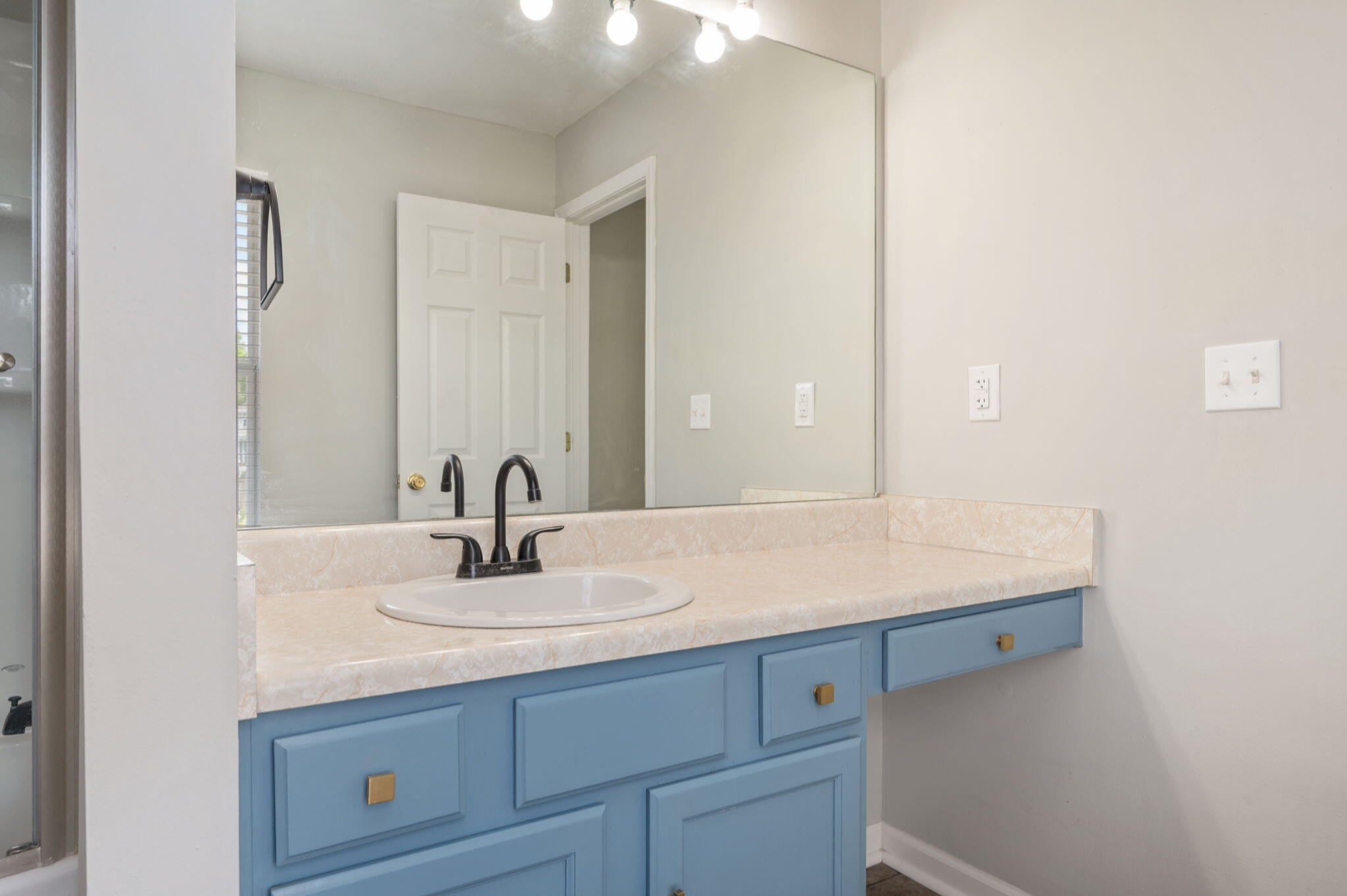 STILLWELL ESTATES - Residential Lease