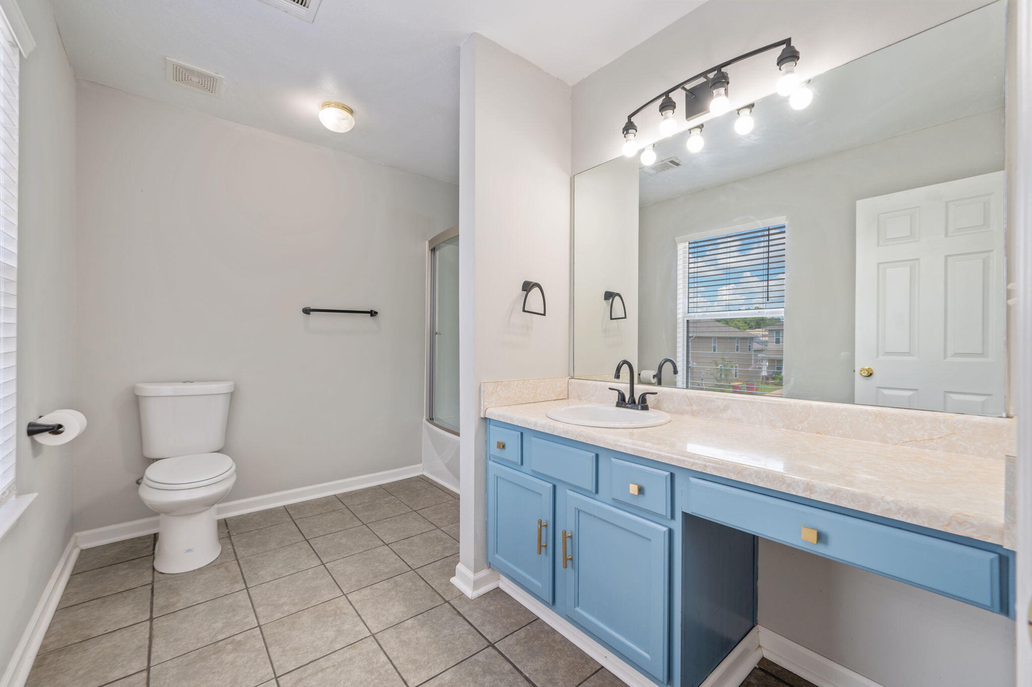 STILLWELL ESTATES - Residential Lease