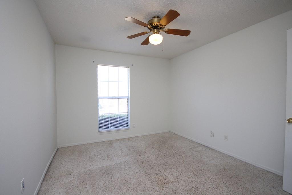 COLLEGE OAKS - Residential