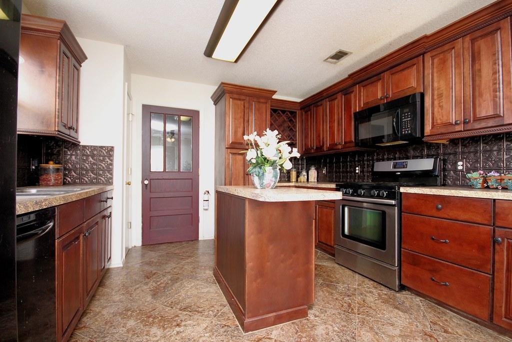 COLLEGE OAKS - Residential