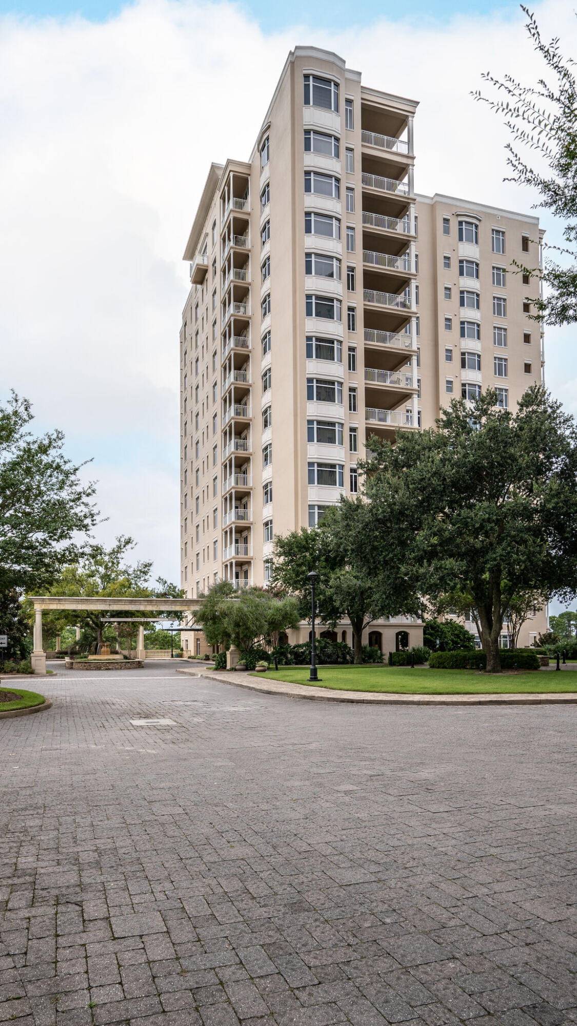 ONE WATER PLACE - Residential