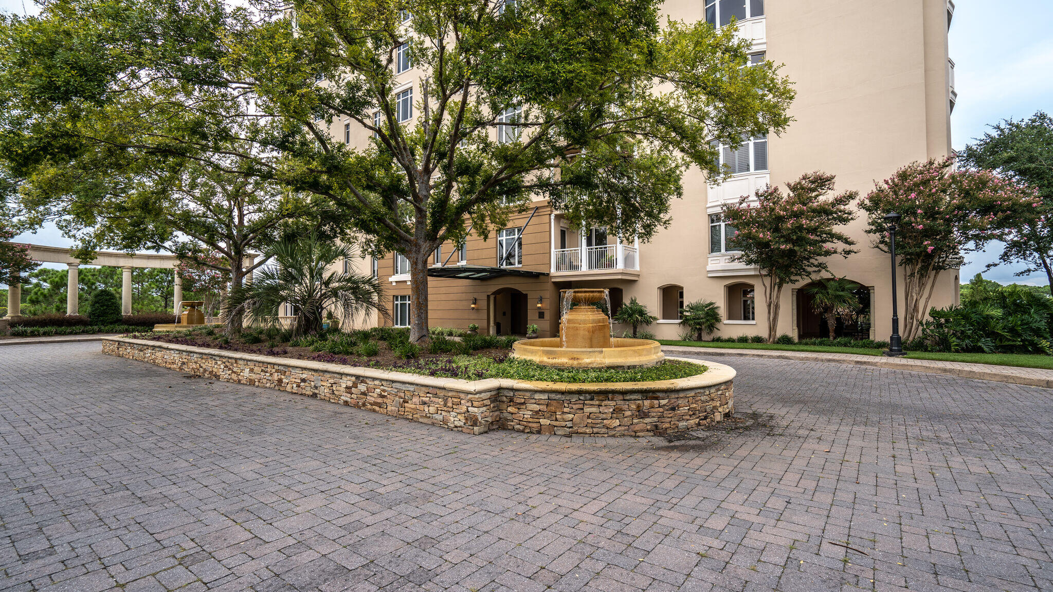 ONE WATER PLACE - Residential