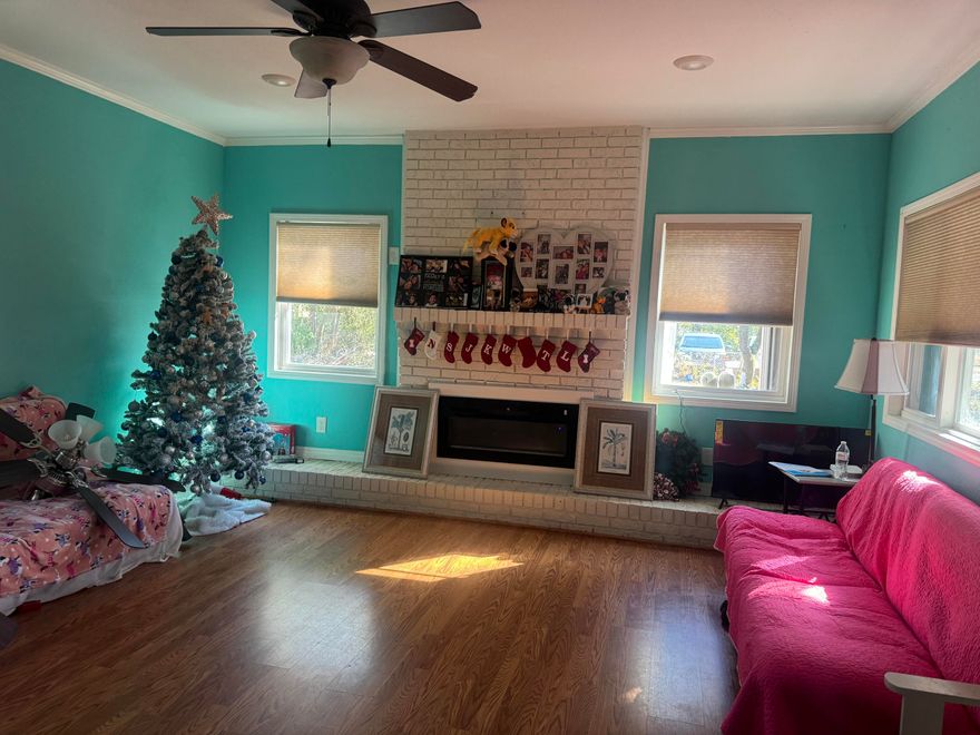 This is a four bed two and half bath house on a LARGE Lot! Centrally located in Fort Walton Beach with Walmart, Winn Dixie, Chick-fil-a, Starbucks, and Sams within 1/2 mile. There is potential for multifamily to be built on lot. THERES TWO ADDITIONAL BUILDINGS THAT CAN BE REBUILT, repair and replace.