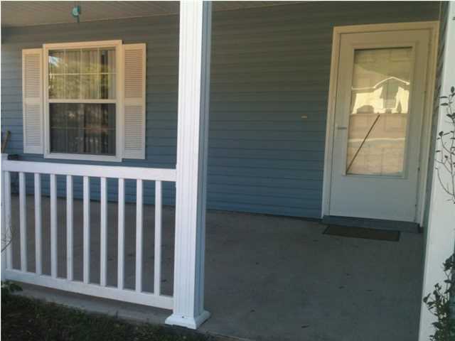 GREAT 3 BEDROOM 2 BATHROOM HOUSE. FRONT PORCH, TILED HALL & KITCHEN, SPLIT FLOOR PLAN, BREAKFAST BAR. 2 CAR GARAGE., DECK ON BACK.