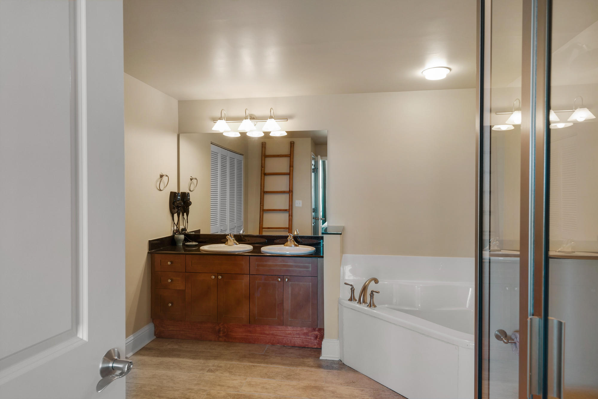 AQUA BEACHSIDE RESORT - Residential