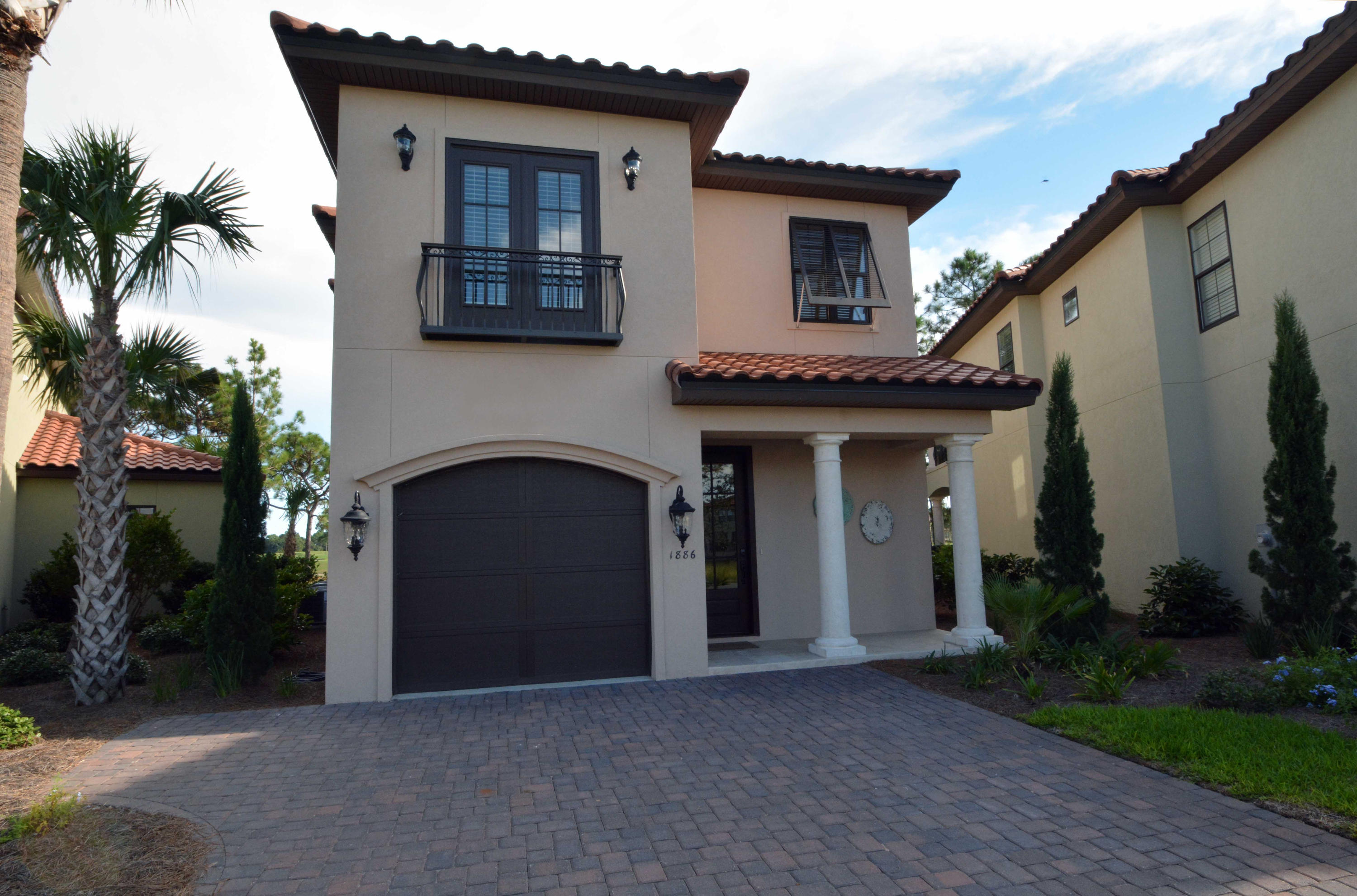 VILLA LAGO - Residential