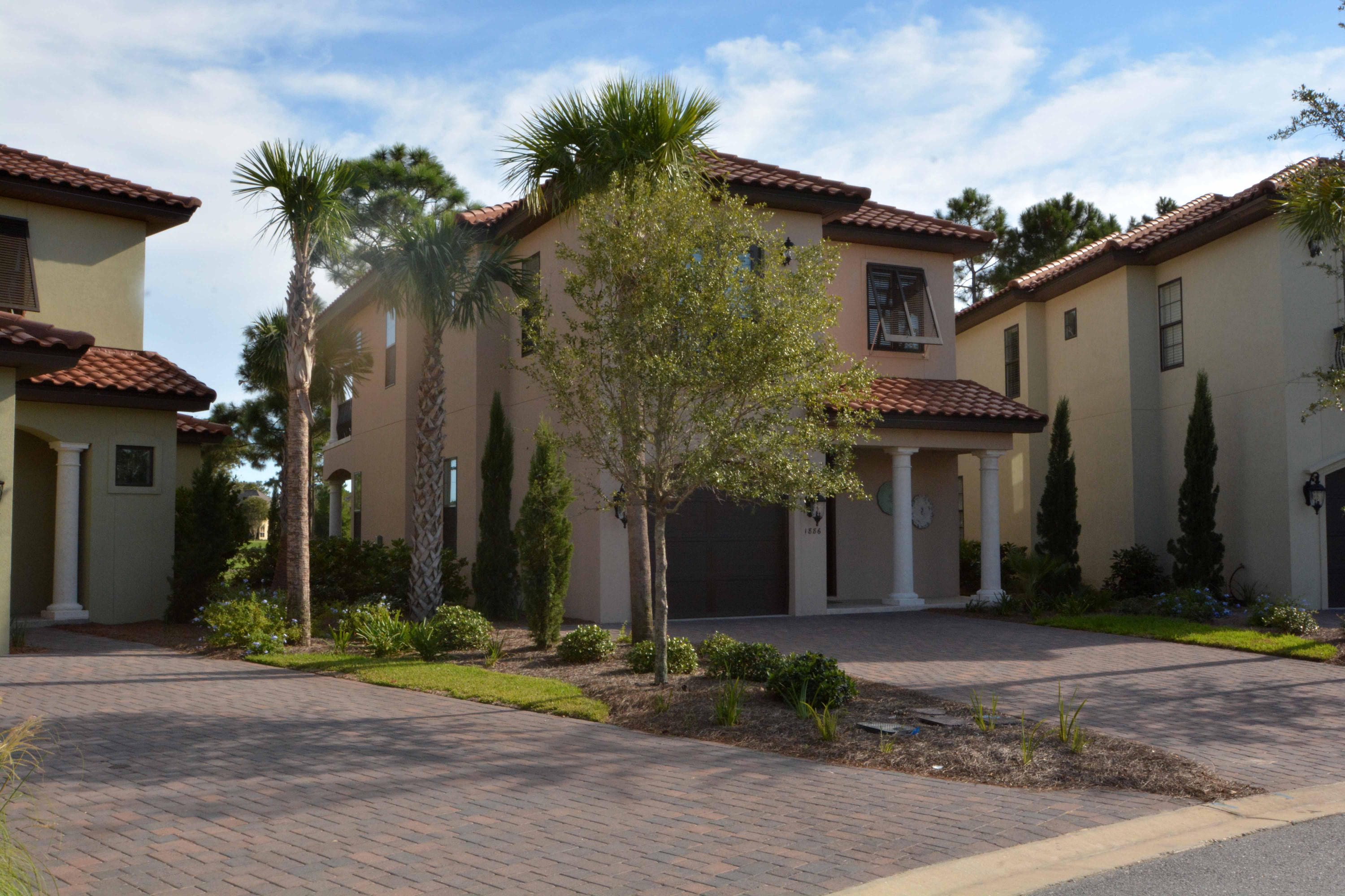 VILLA LAGO - Residential