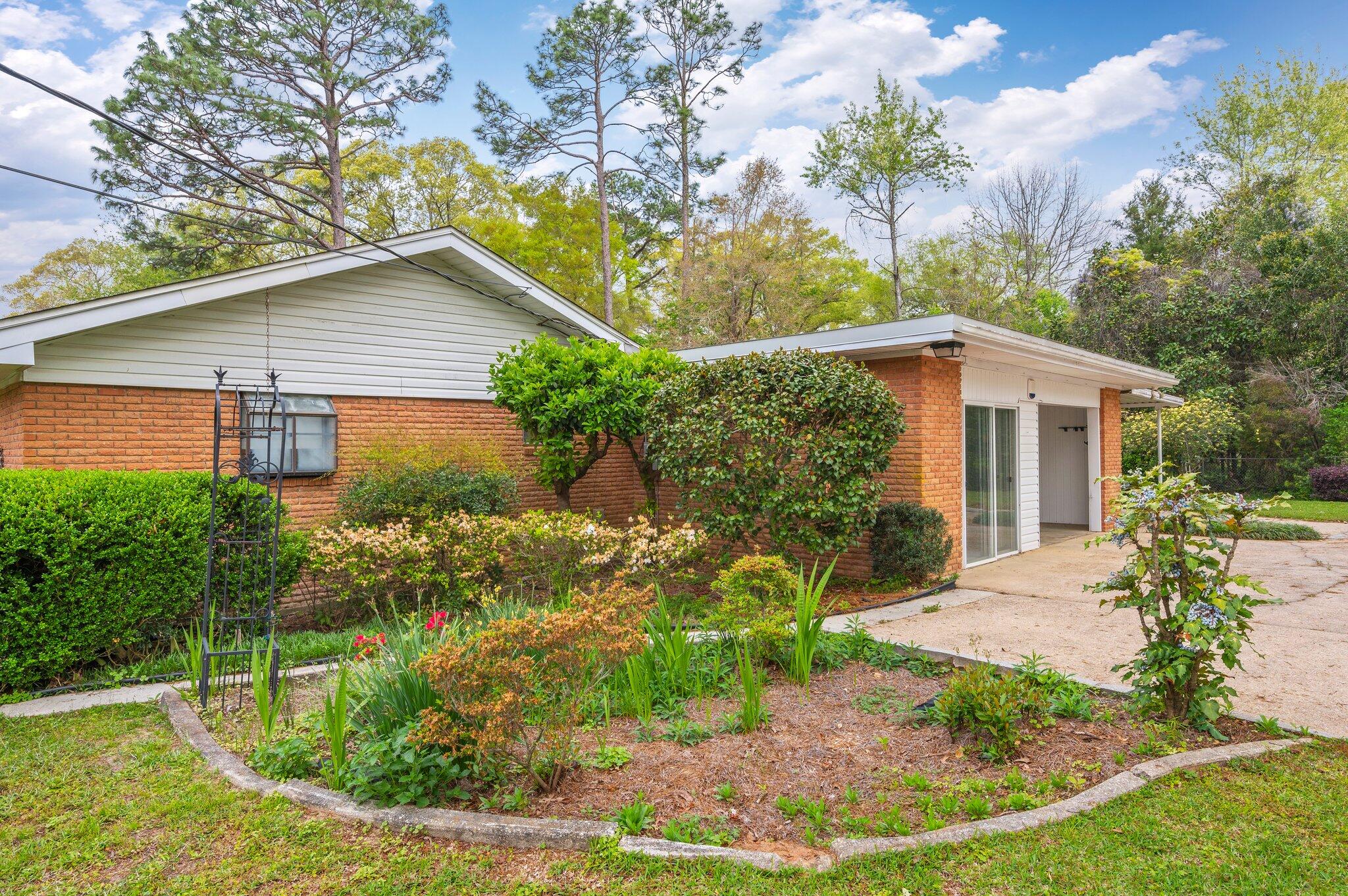 ADAMS POWELL - Residential