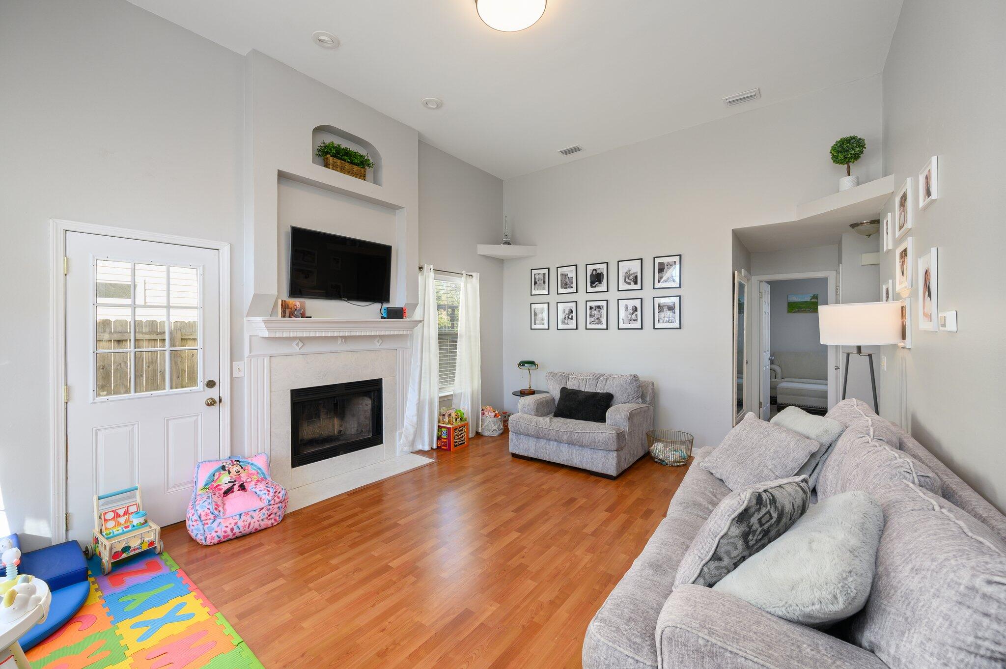 LAKE CHARLESTON - Residential Lease