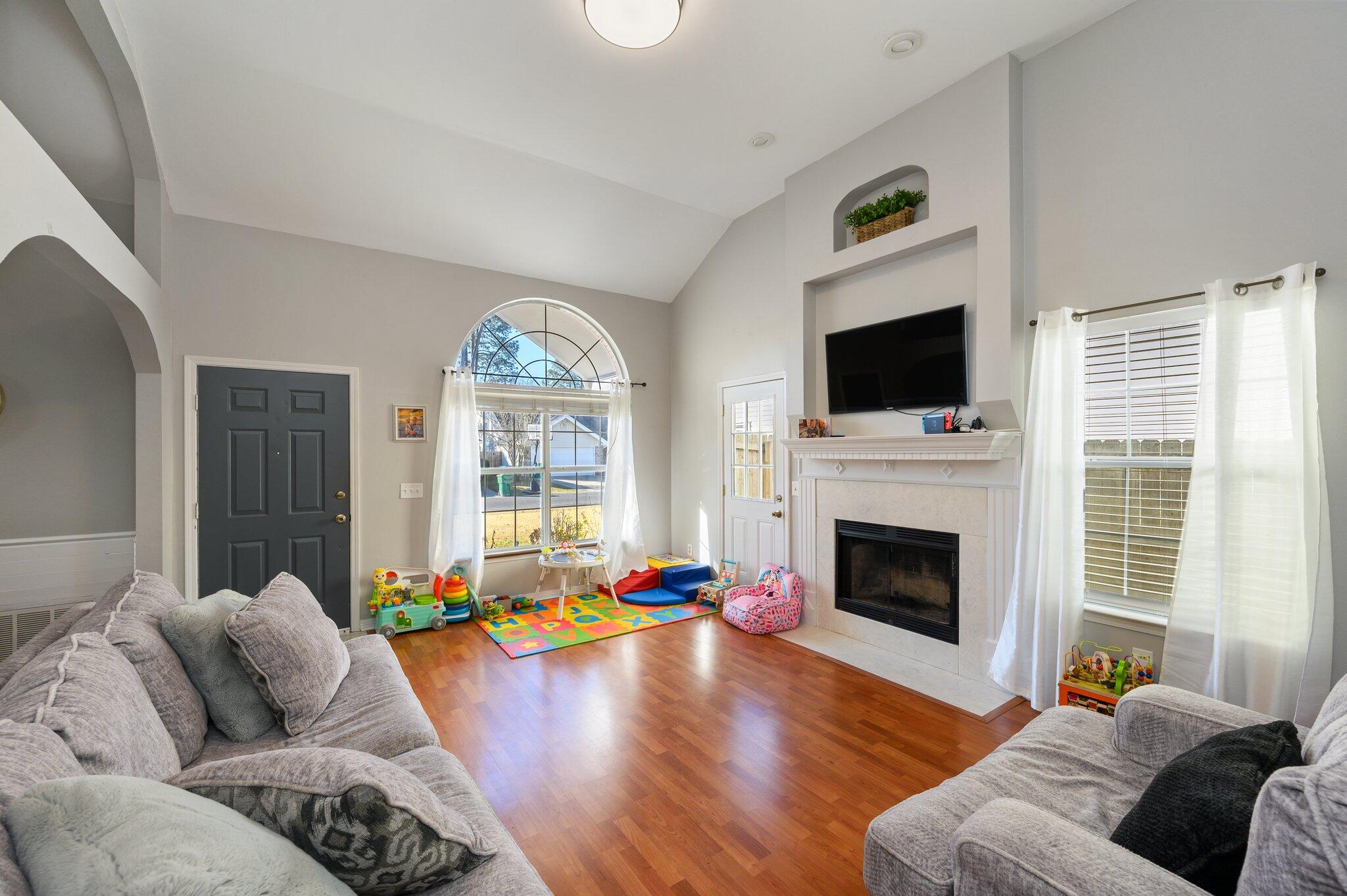 LAKE CHARLESTON - Residential Lease