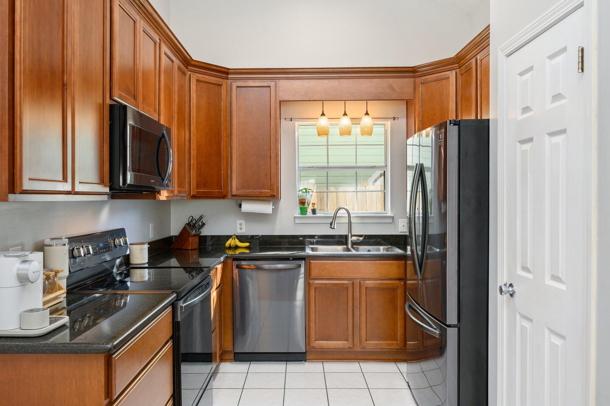 LAKE CHARLESTON - Residential Lease