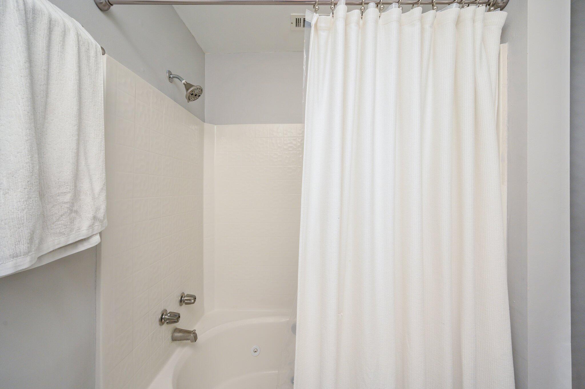 LAKE CHARLESTON - Residential Lease