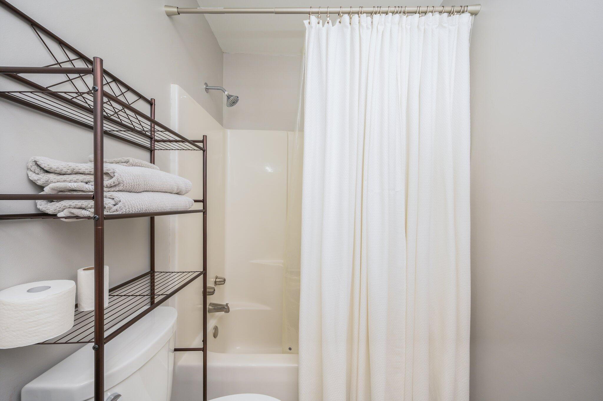 LAKE CHARLESTON - Residential Lease