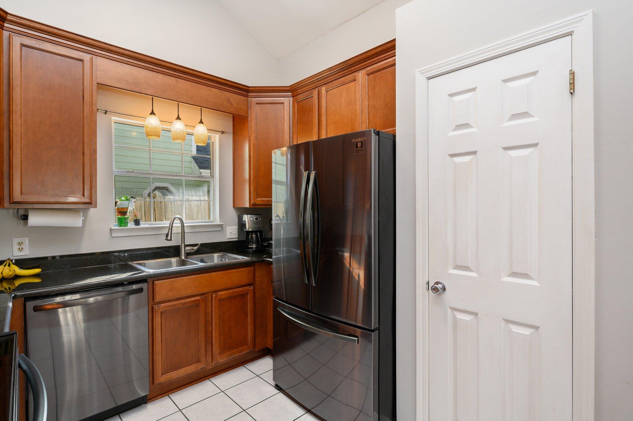 LAKE CHARLESTON - Residential Lease