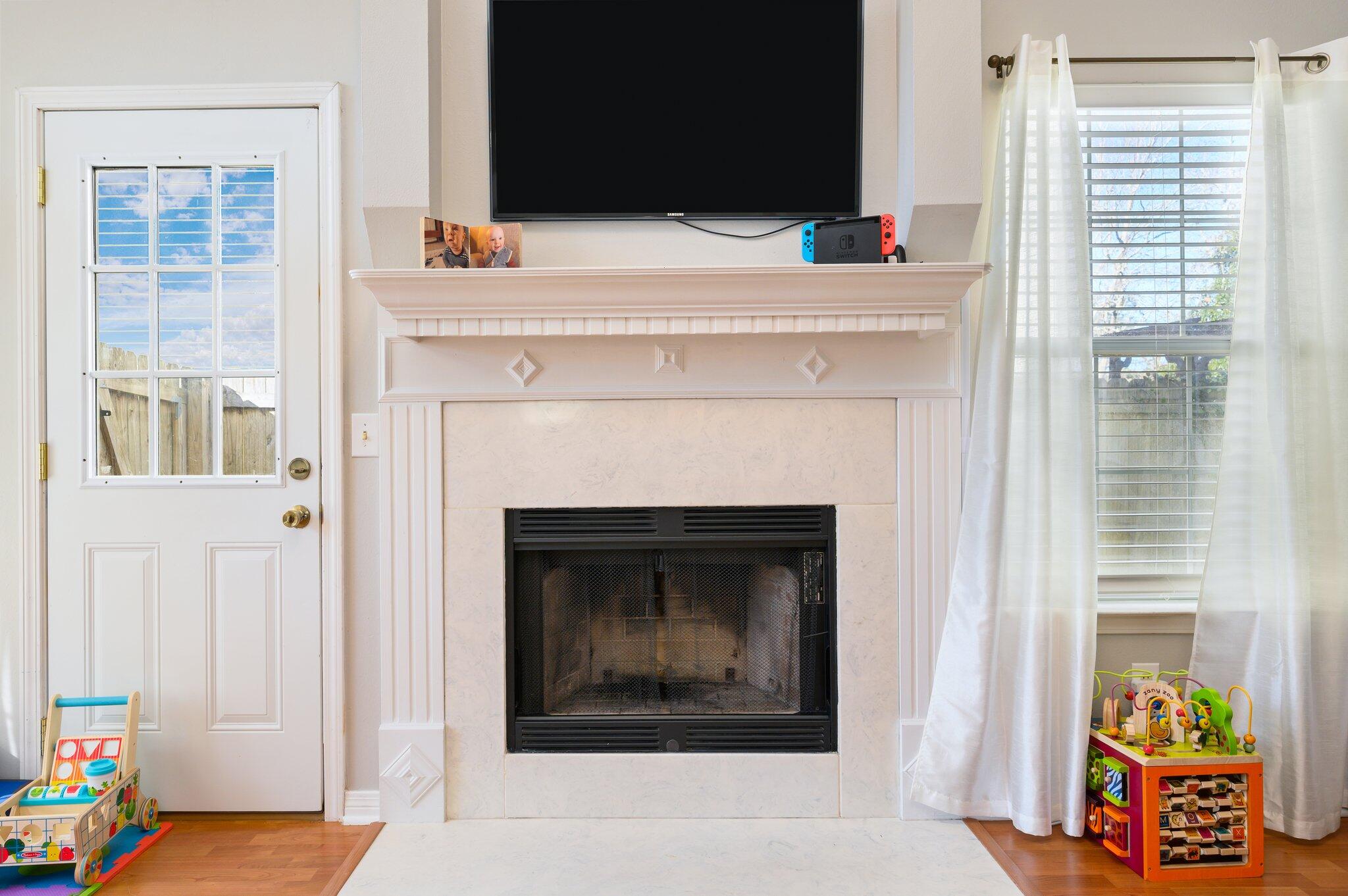 LAKE CHARLESTON - Residential Lease