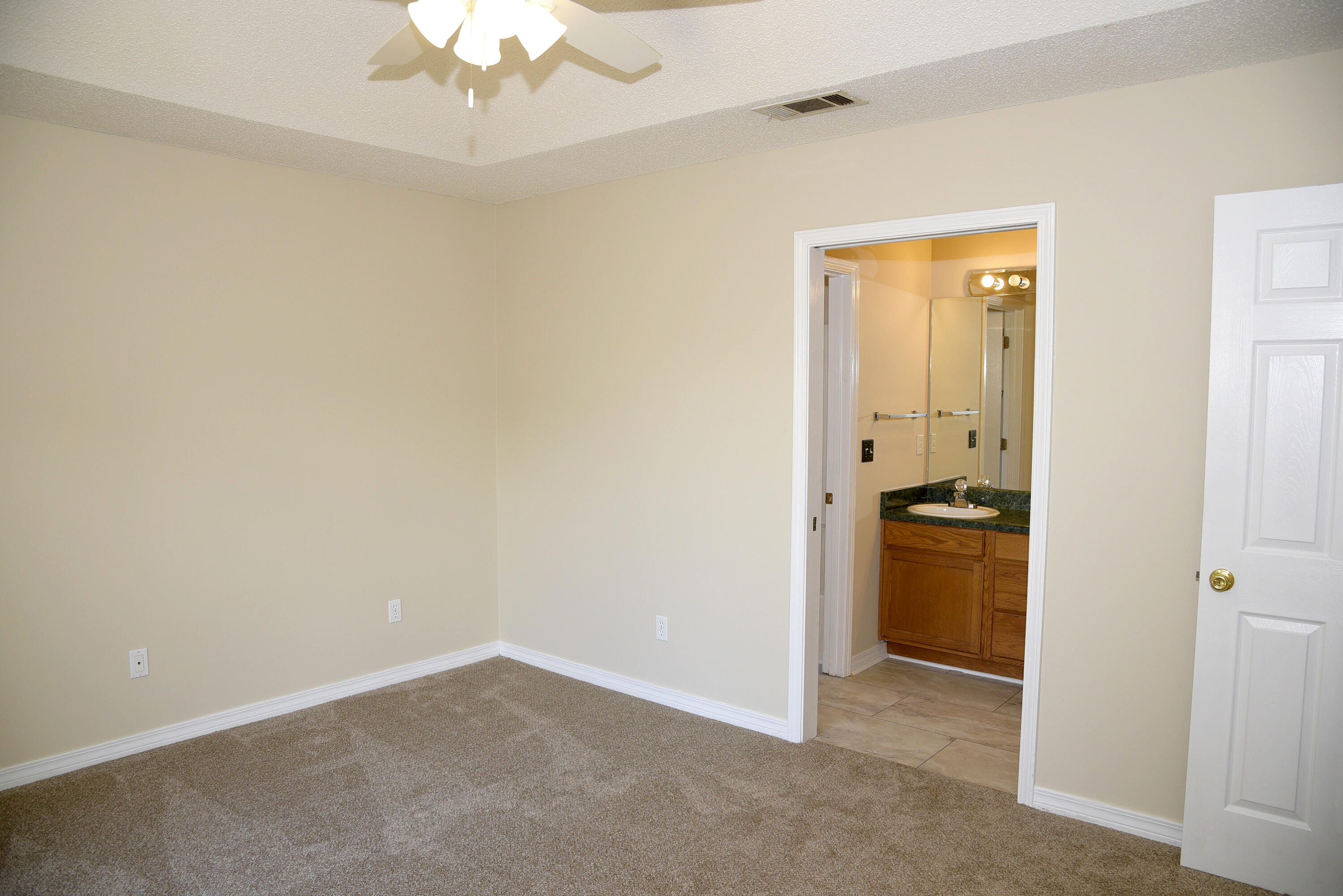 OLD TOWN PH 1 - Residential Lease