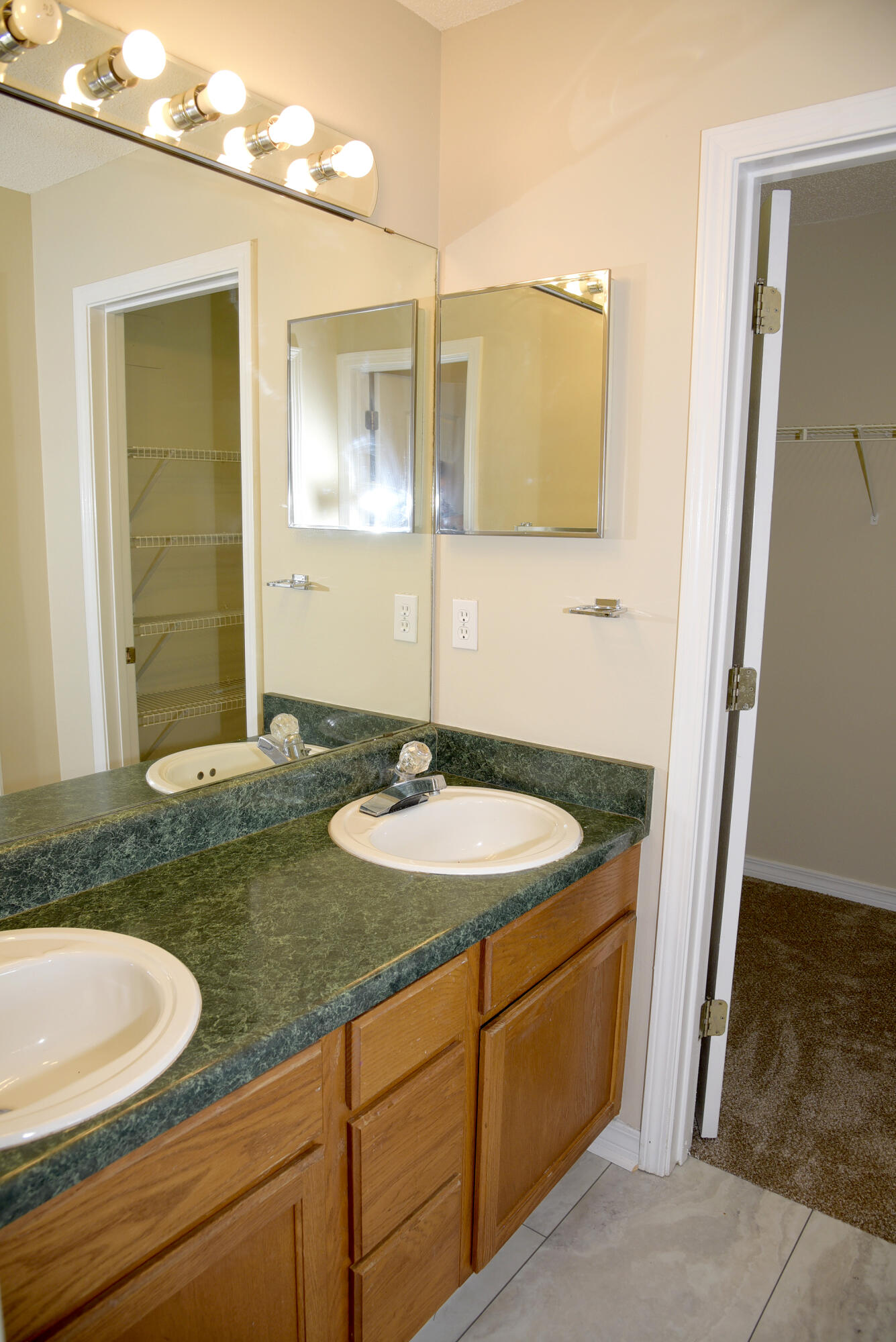 OLD TOWN PH 1 - Residential Lease