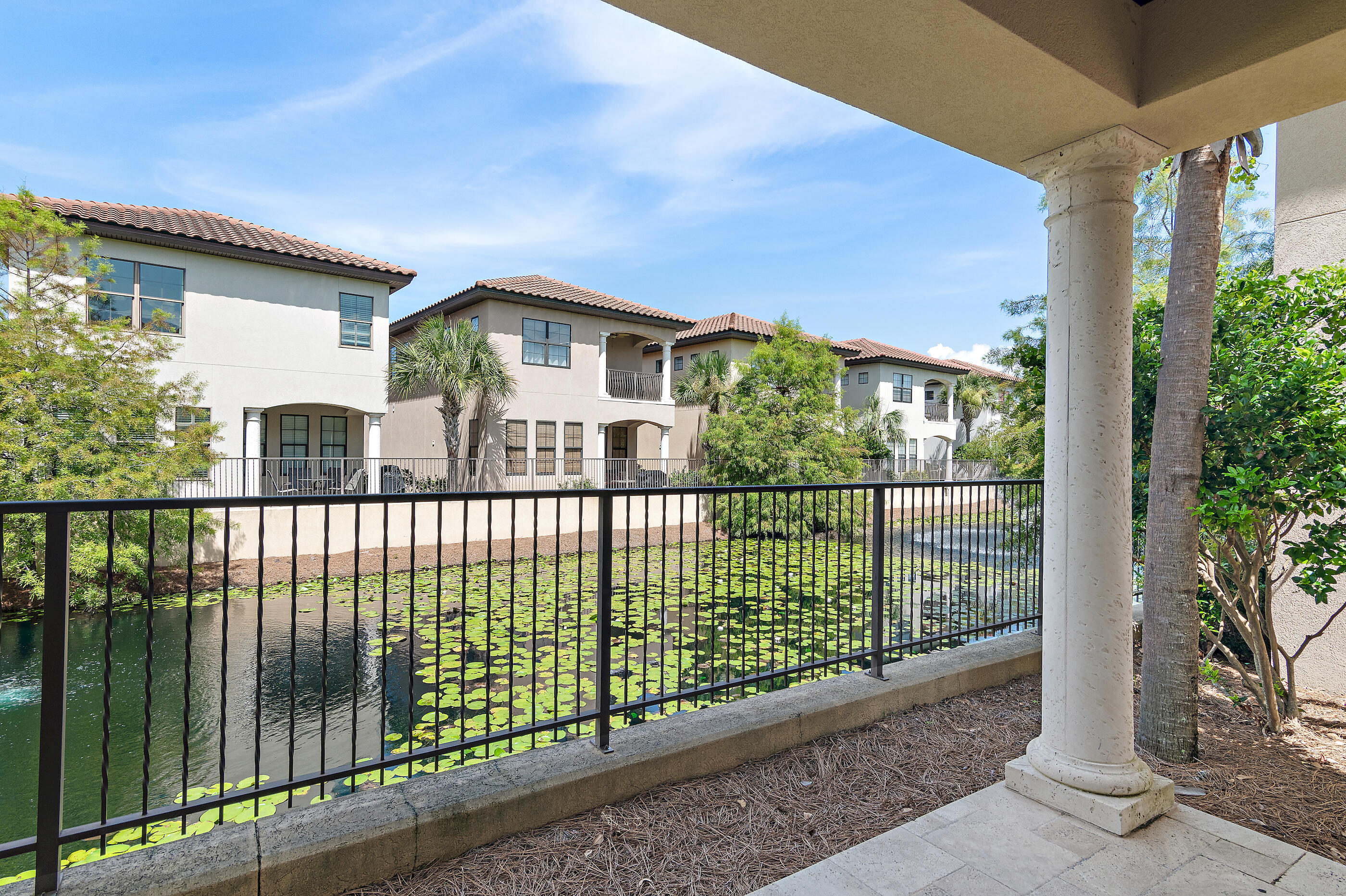 VILLA LAGO - Residential