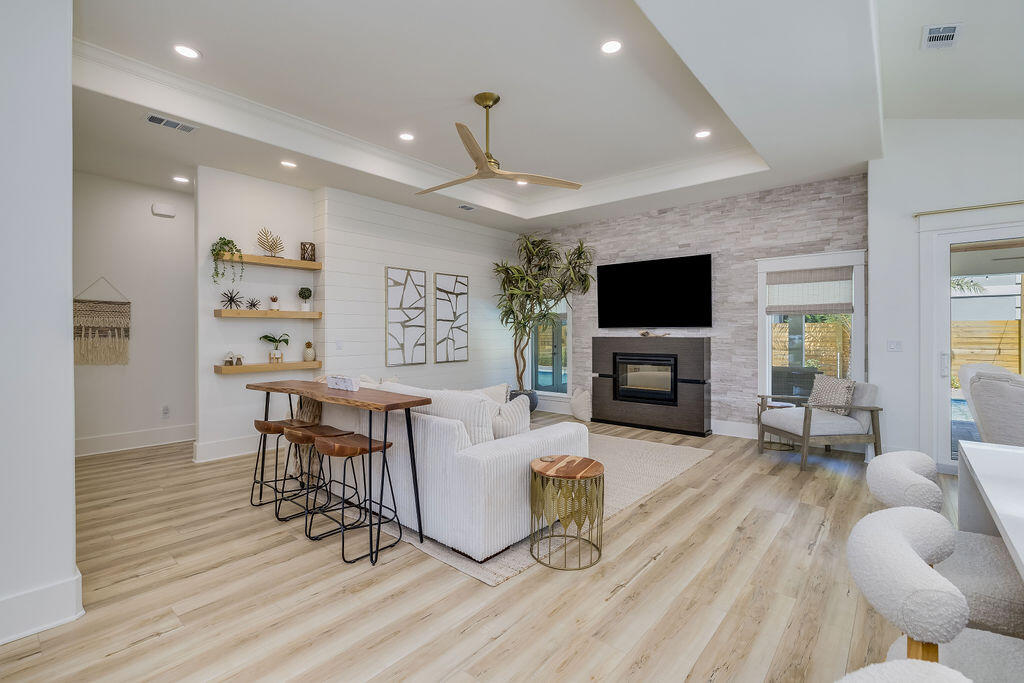 EMERALD LAKES PH 1 - Residential
