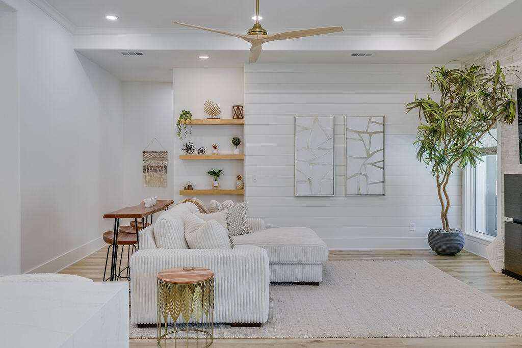 EMERALD LAKES PH 1 - Residential