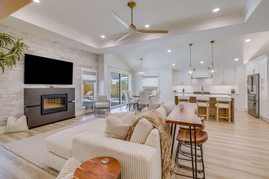 EMERALD LAKES PH 1 - Residential