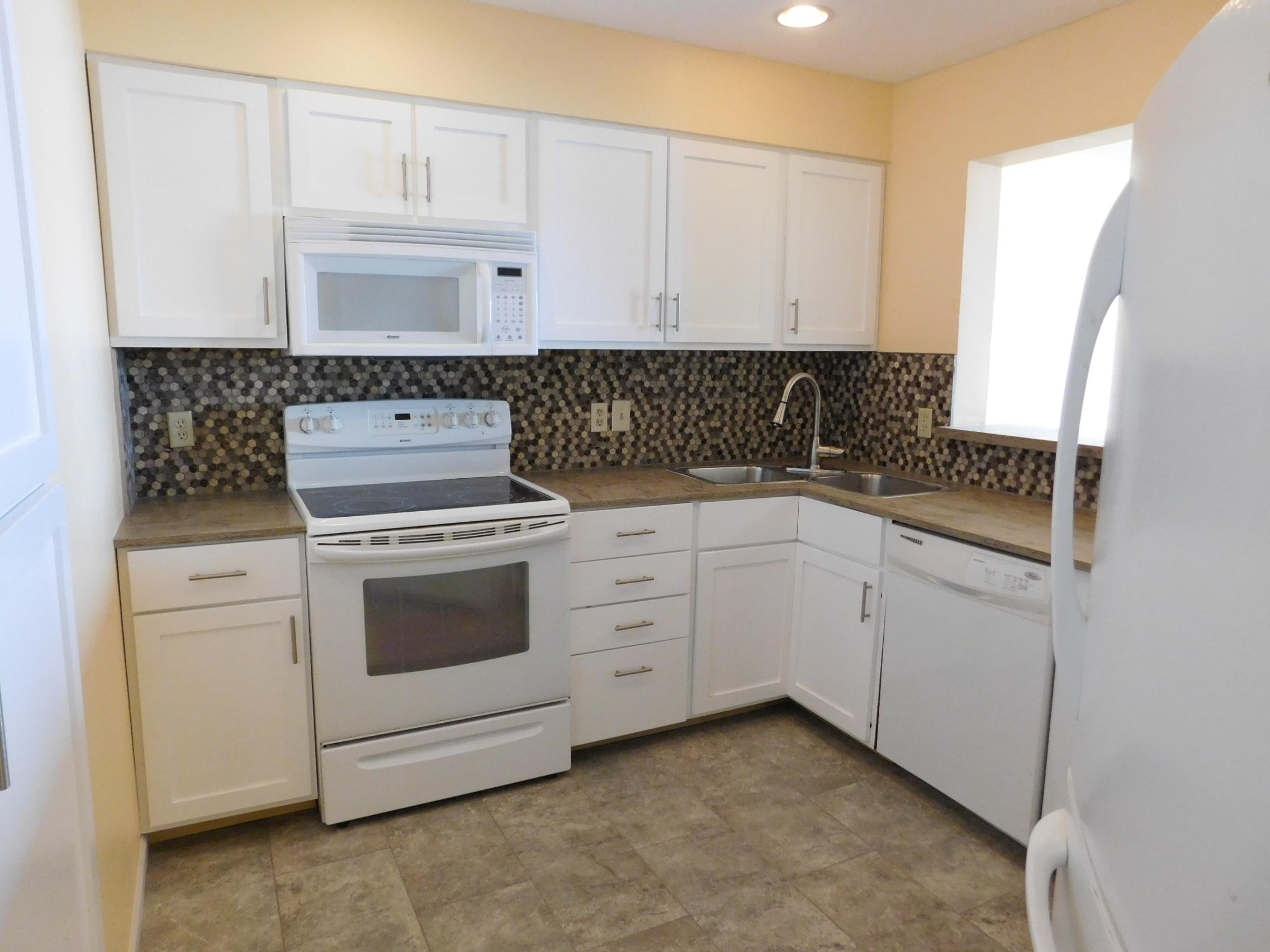 BAY VILLAS CONDOS - Residential