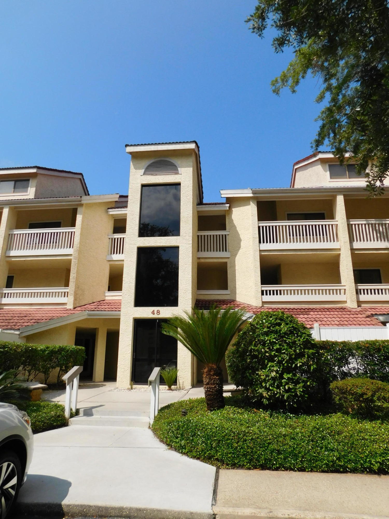 BAY VILLAS CONDOS - Residential