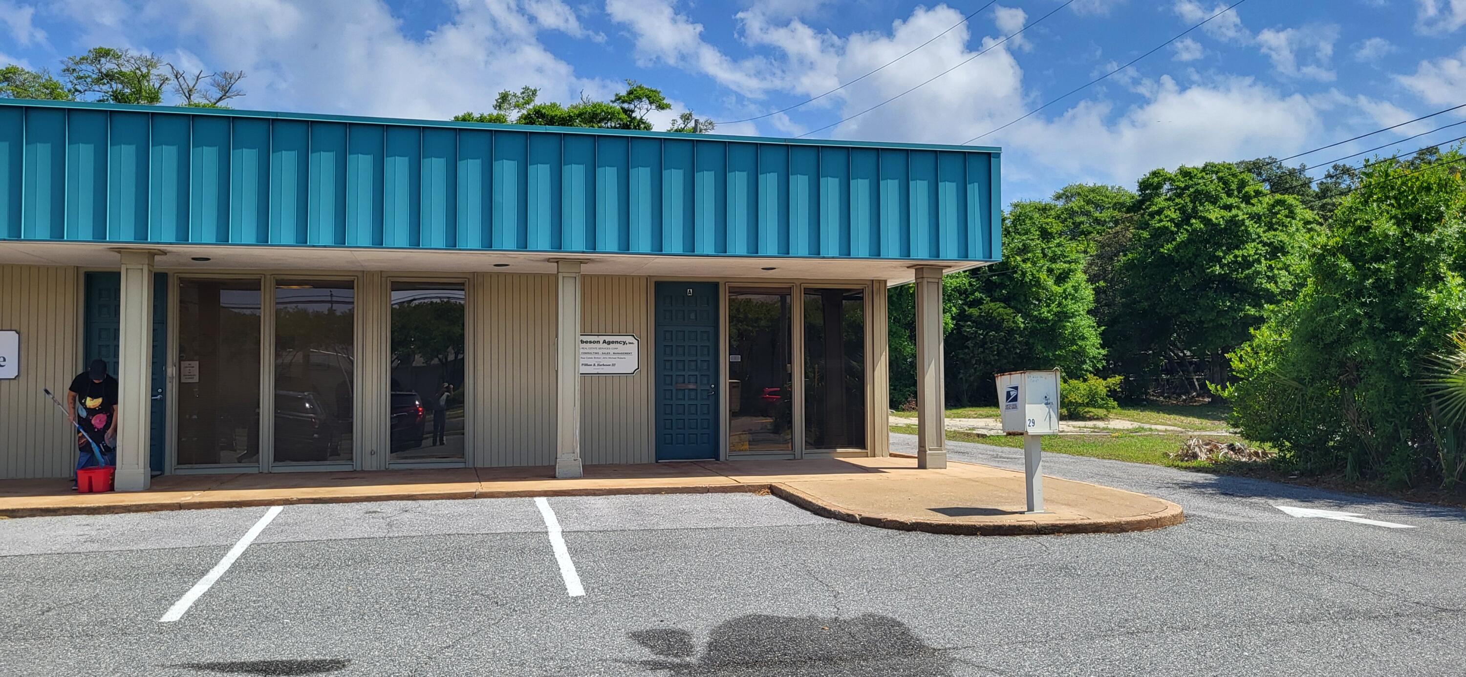Nice office with reception, 6 offices, break/storage, 1 restroom. Front and rear doors and parking. Located next to Whataburger and 1 block from City Hall.