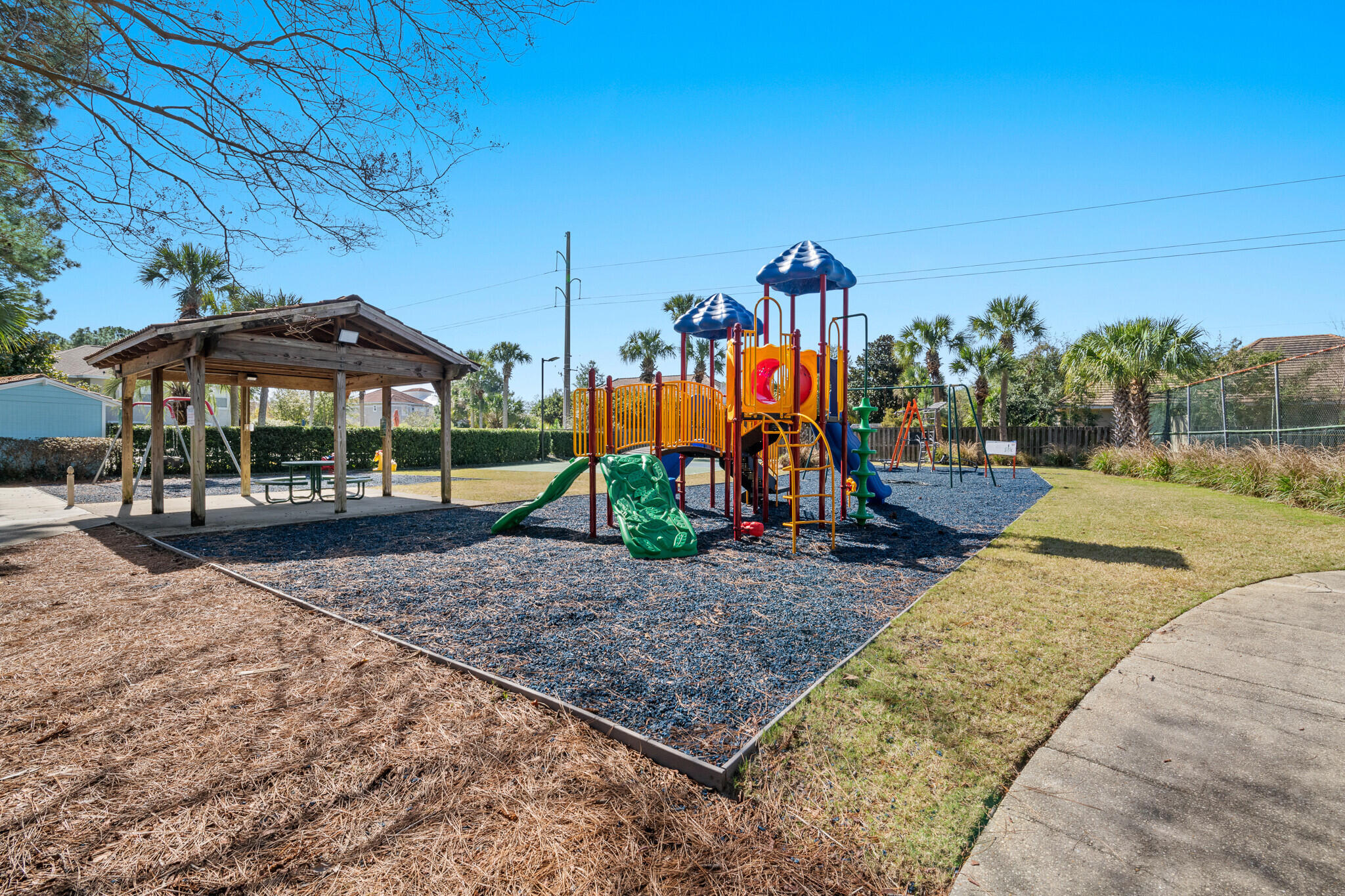 Emerald Lakes - Residential