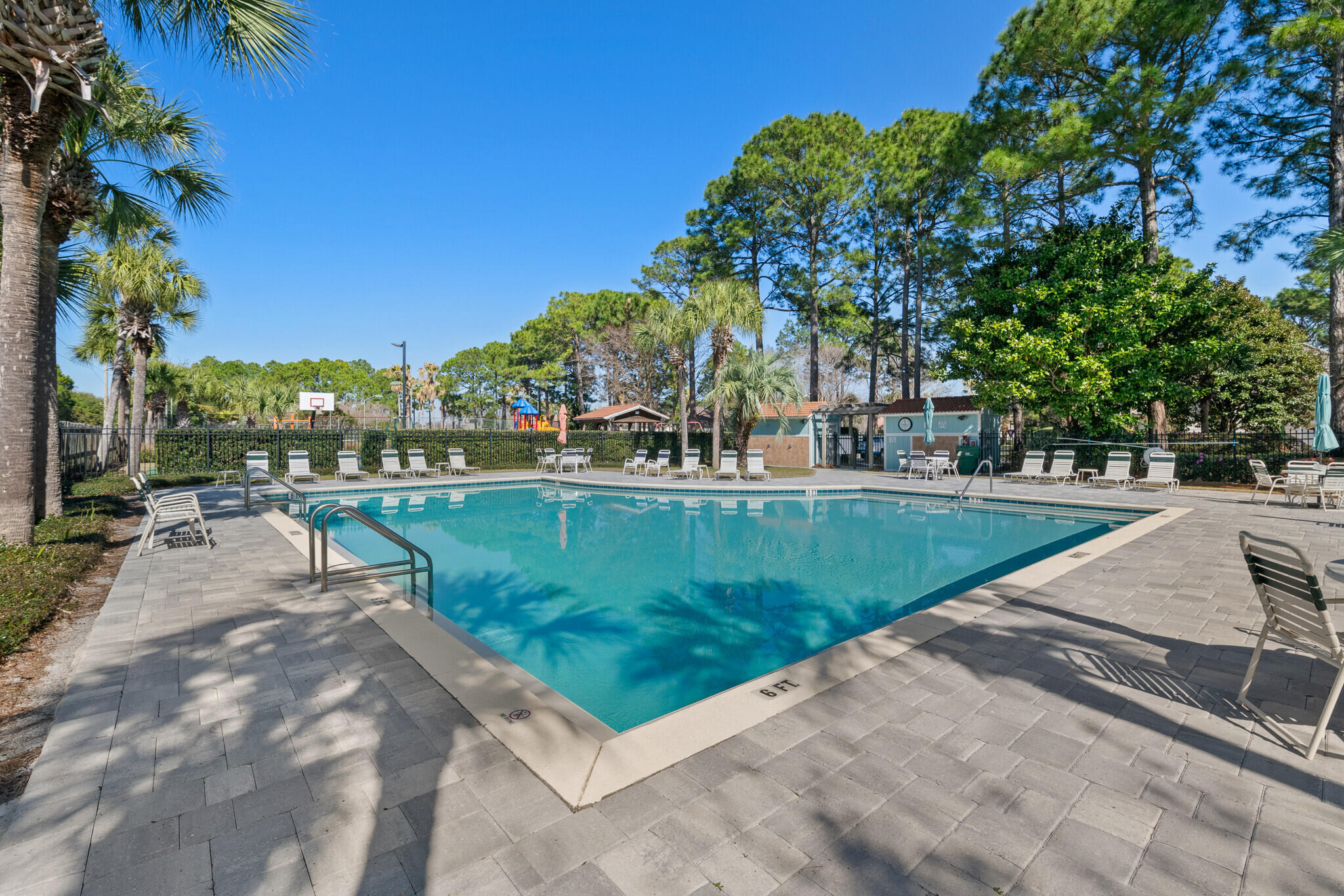 Emerald Lakes - Residential