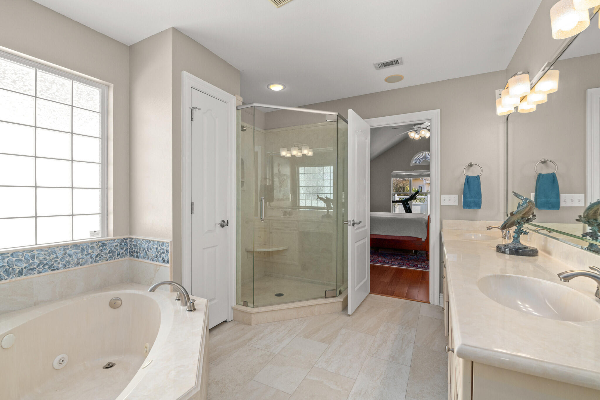 Emerald Lakes - Residential