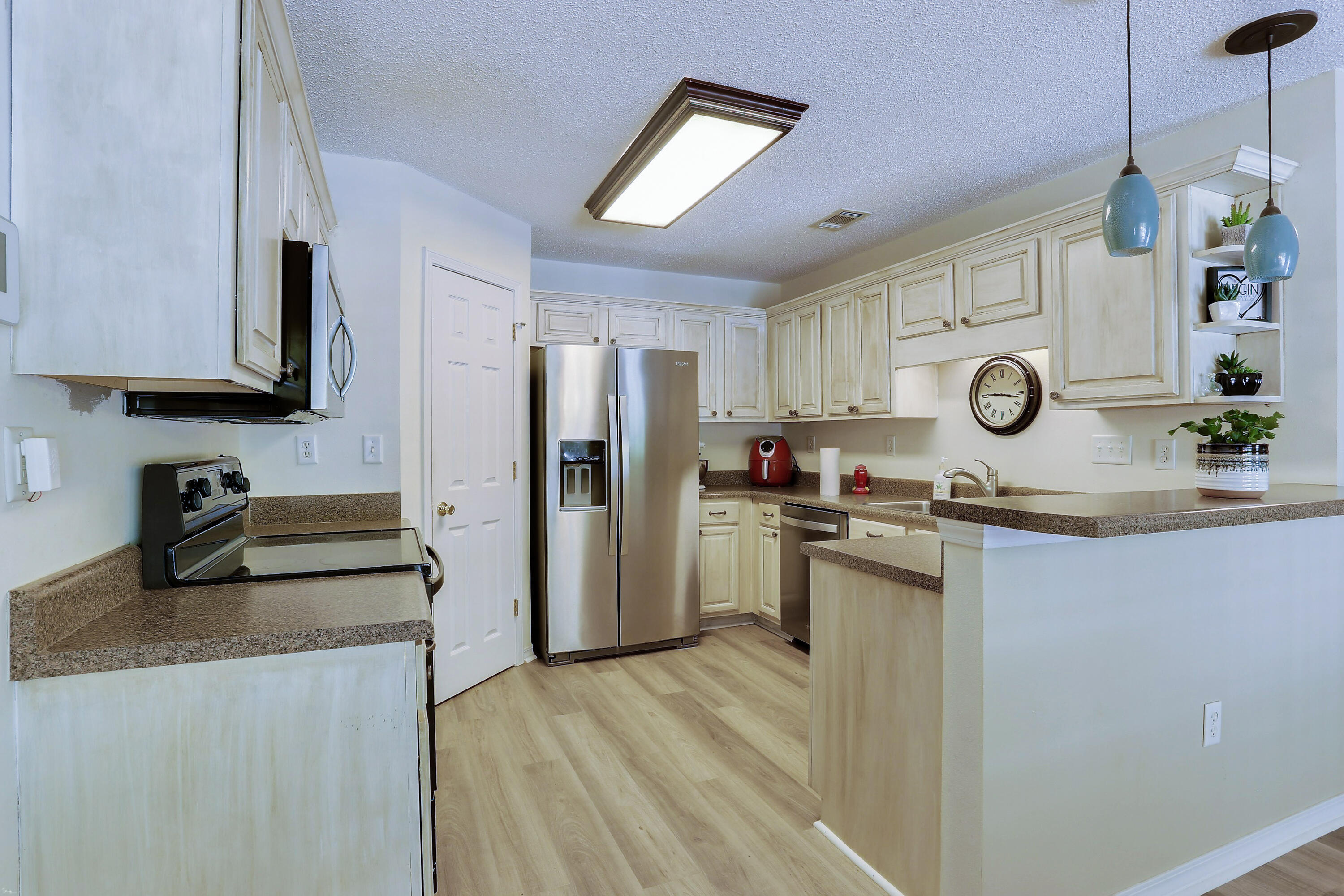 GOLDEN OAKS ESTATES LOT 8 - Residential