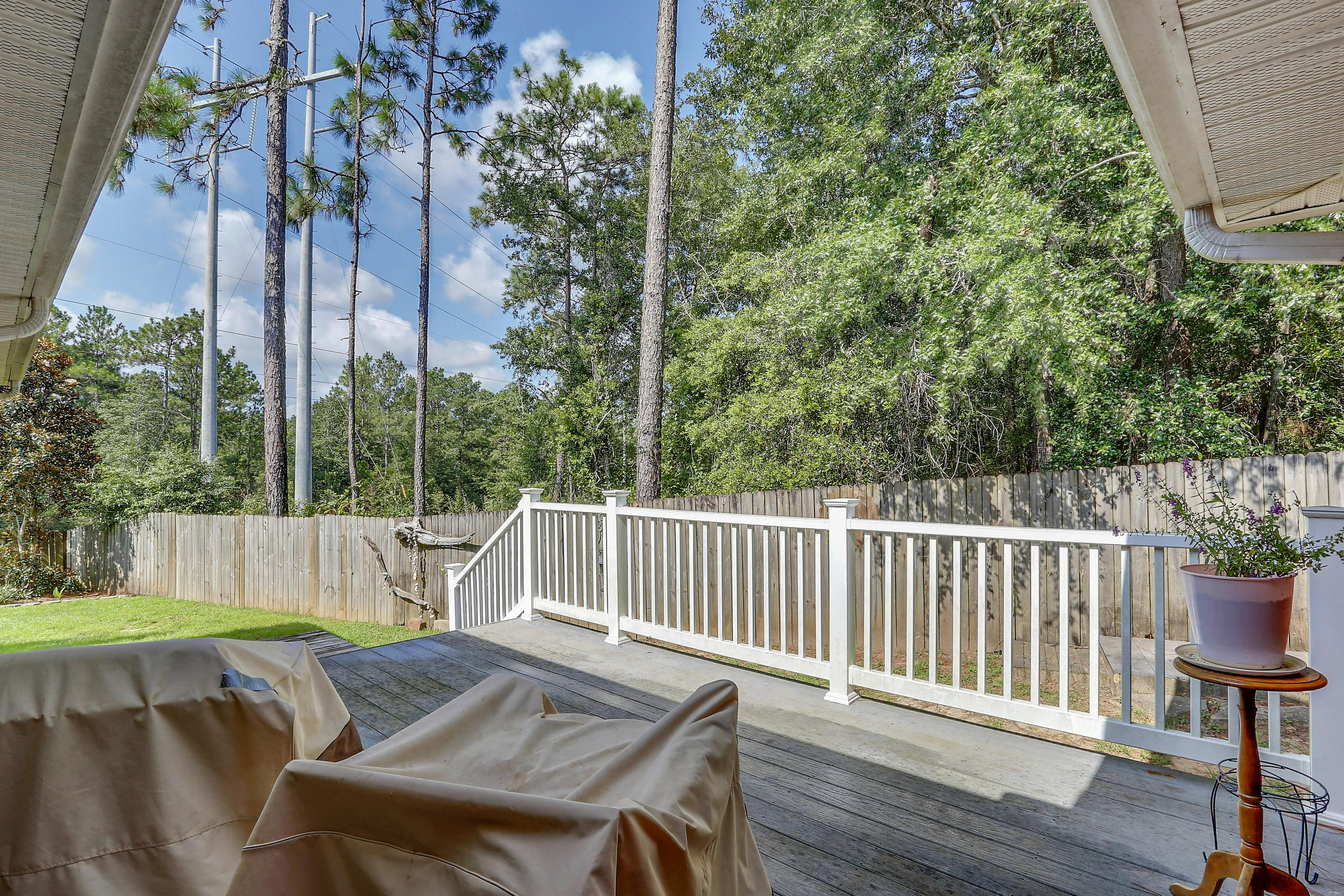 GOLDEN OAKS ESTATES LOT 8 - Residential