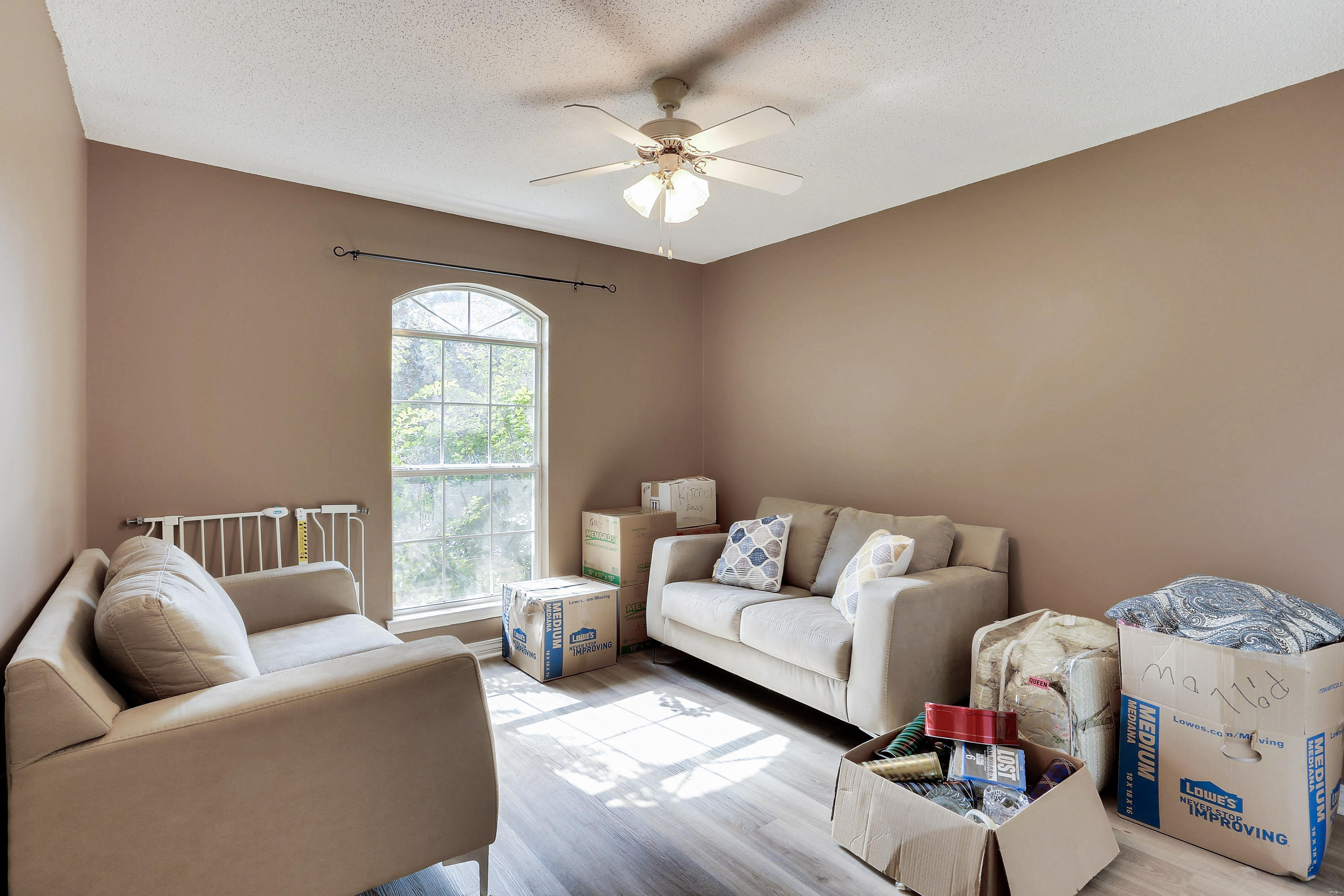 GOLDEN OAKS ESTATES LOT 8 - Residential