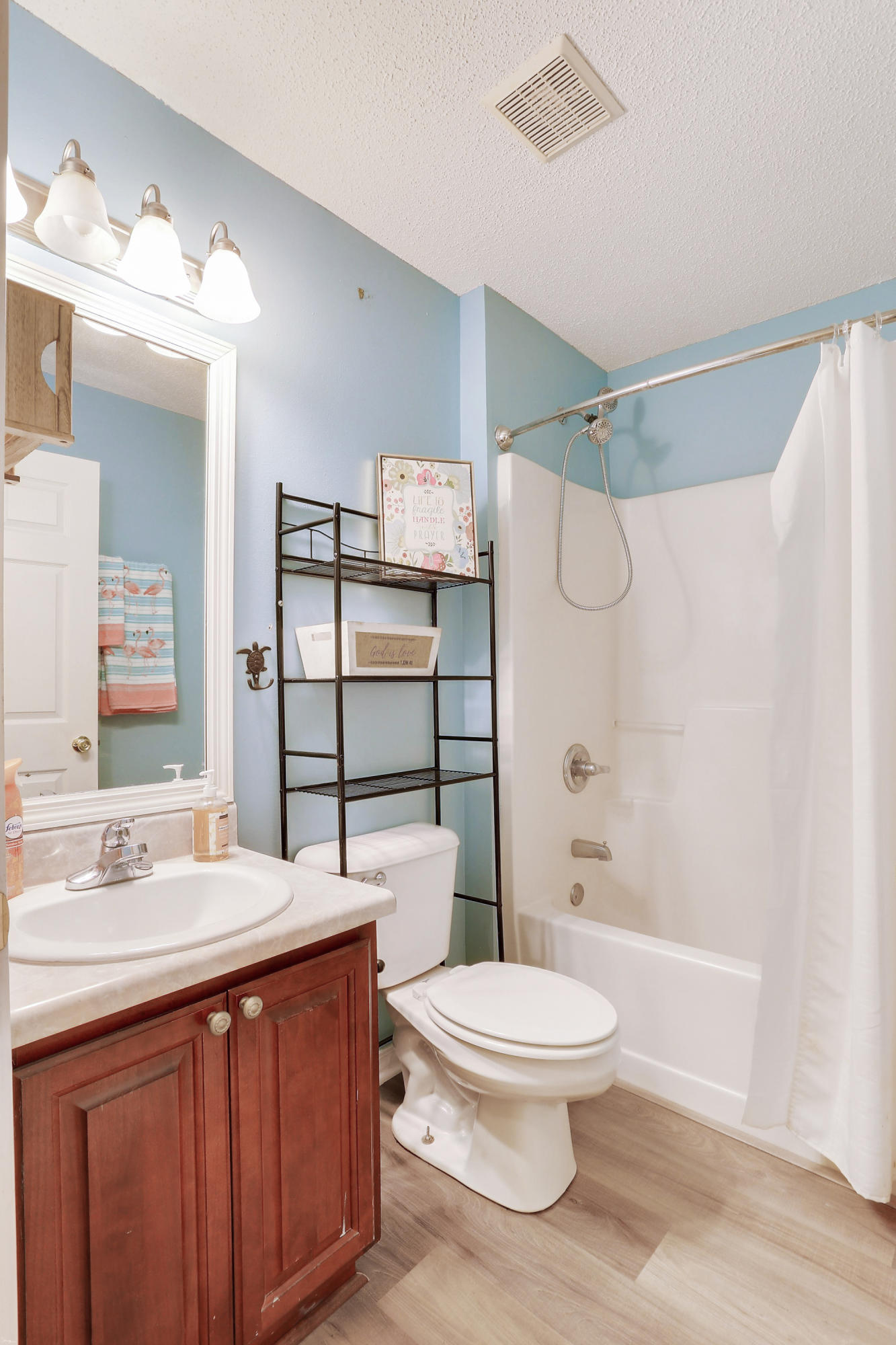 GOLDEN OAKS ESTATES LOT 8 - Residential