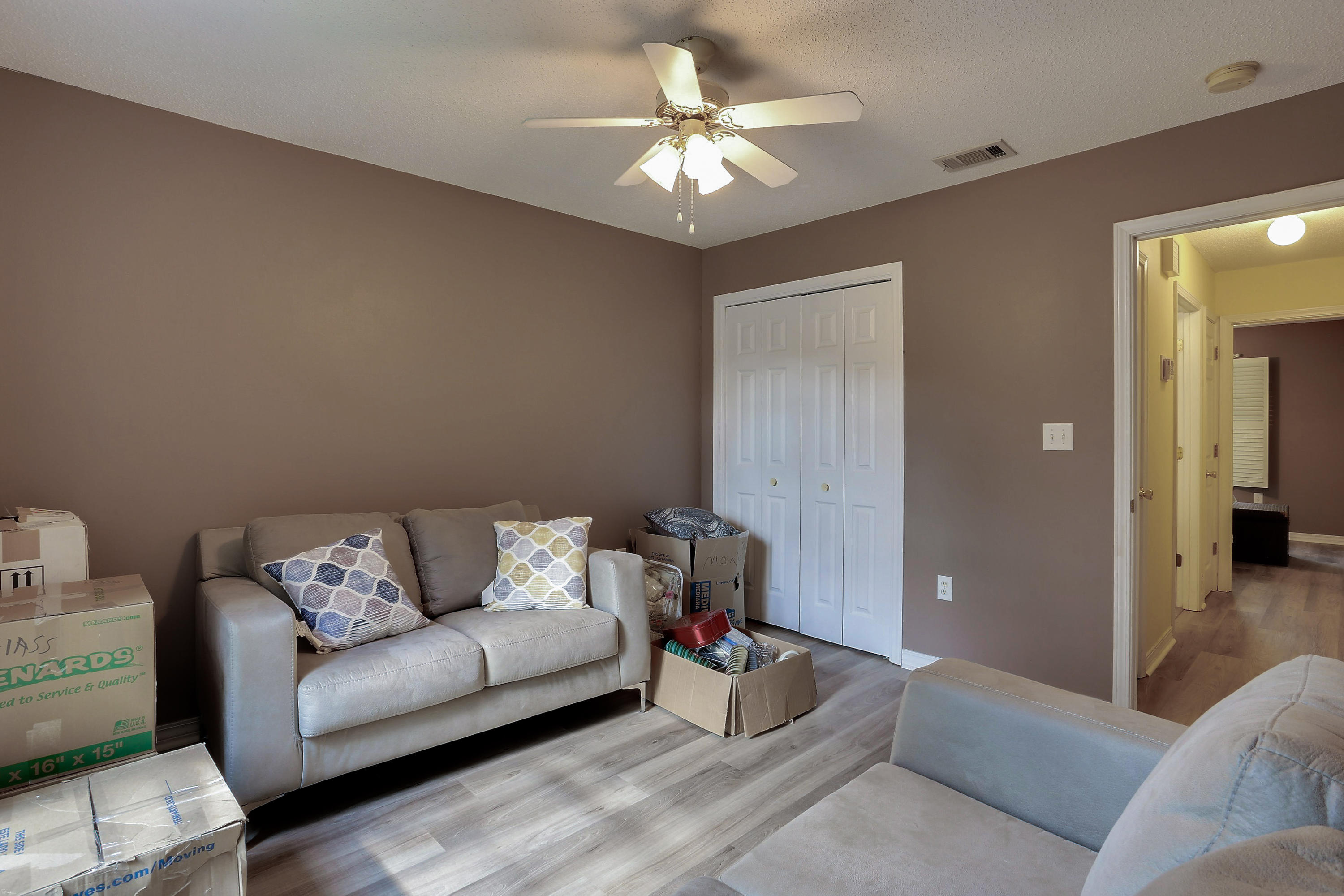 GOLDEN OAKS ESTATES LOT 8 - Residential