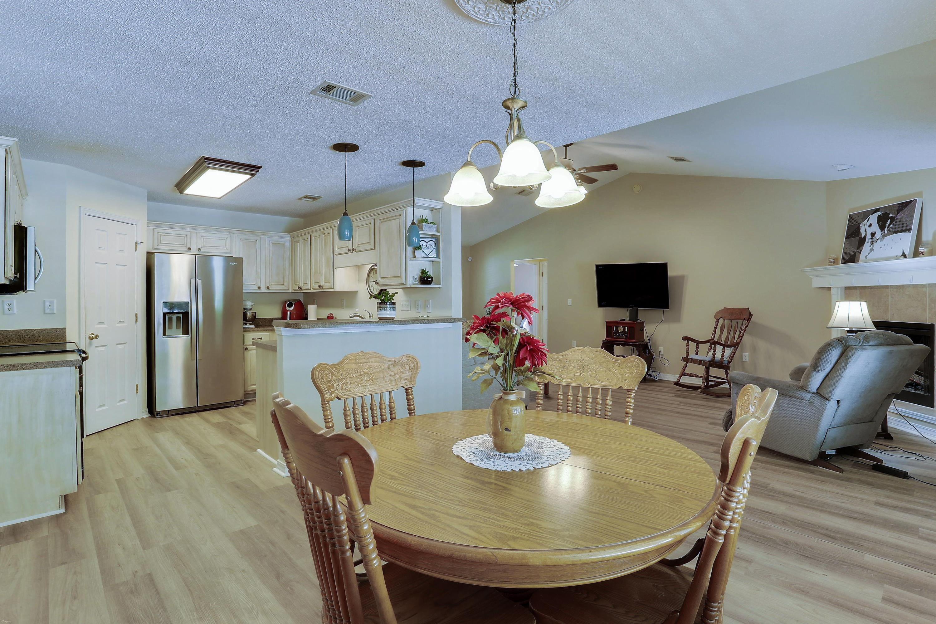 GOLDEN OAKS ESTATES LOT 8 - Residential