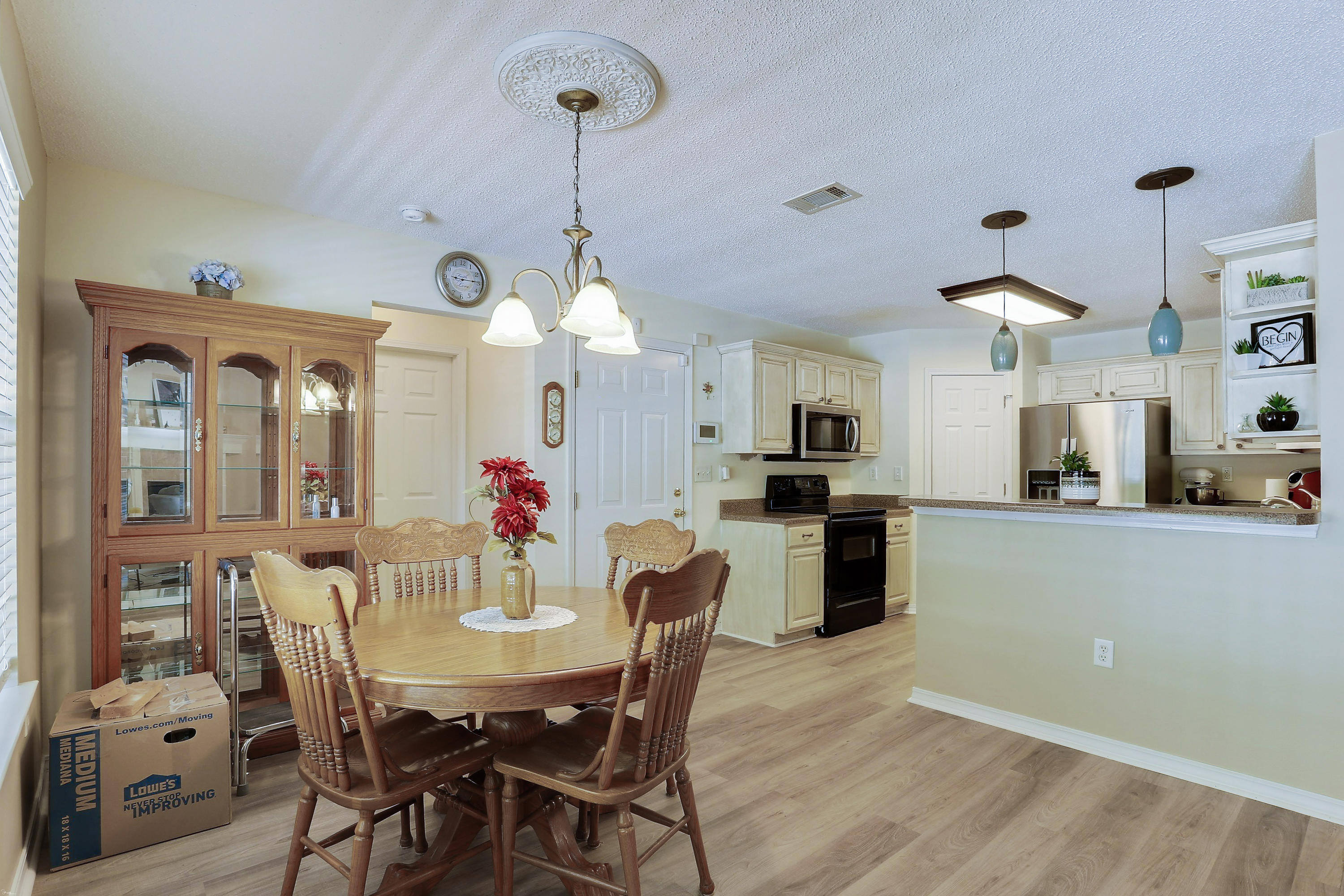 GOLDEN OAKS ESTATES LOT 8 - Residential