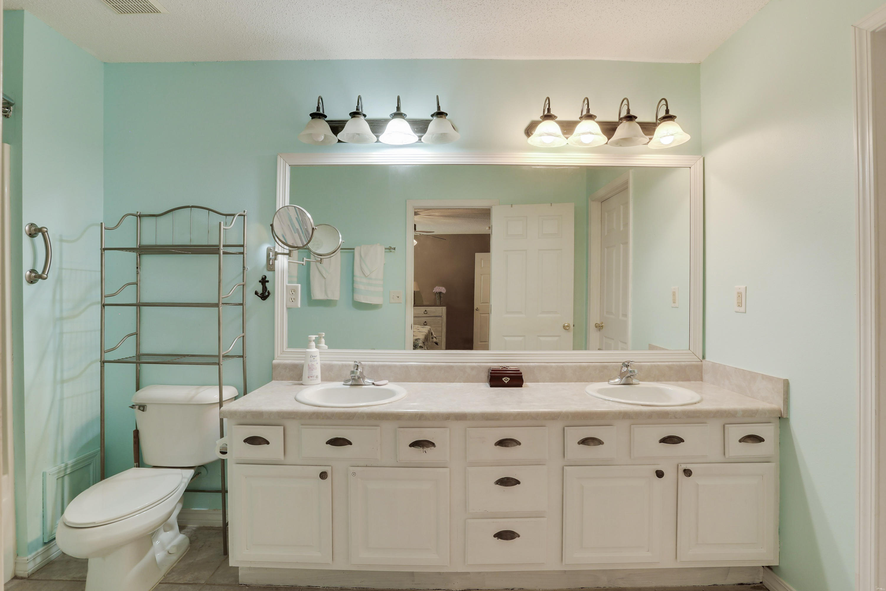 GOLDEN OAKS ESTATES LOT 8 - Residential