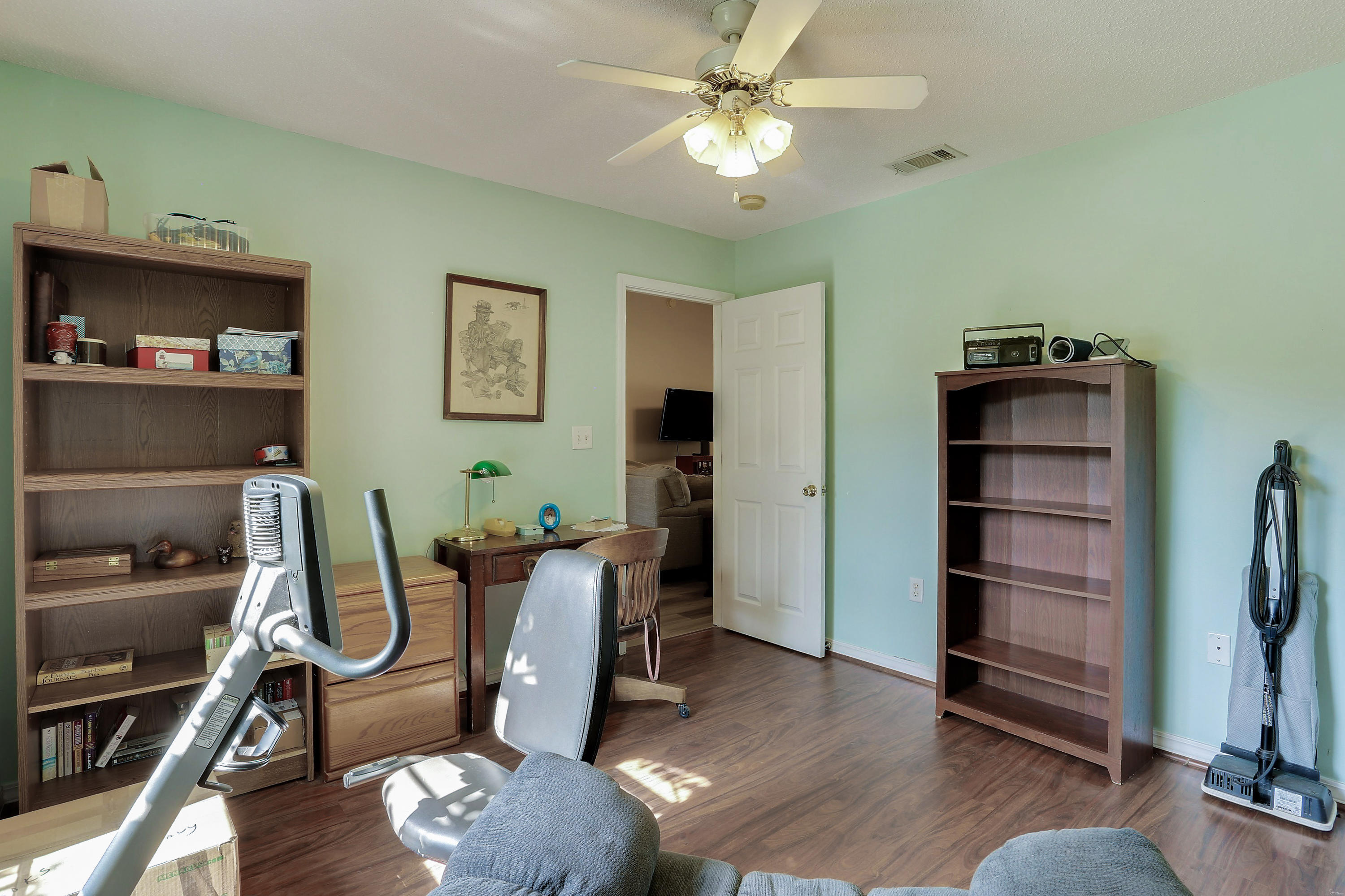 GOLDEN OAKS ESTATES LOT 8 - Residential