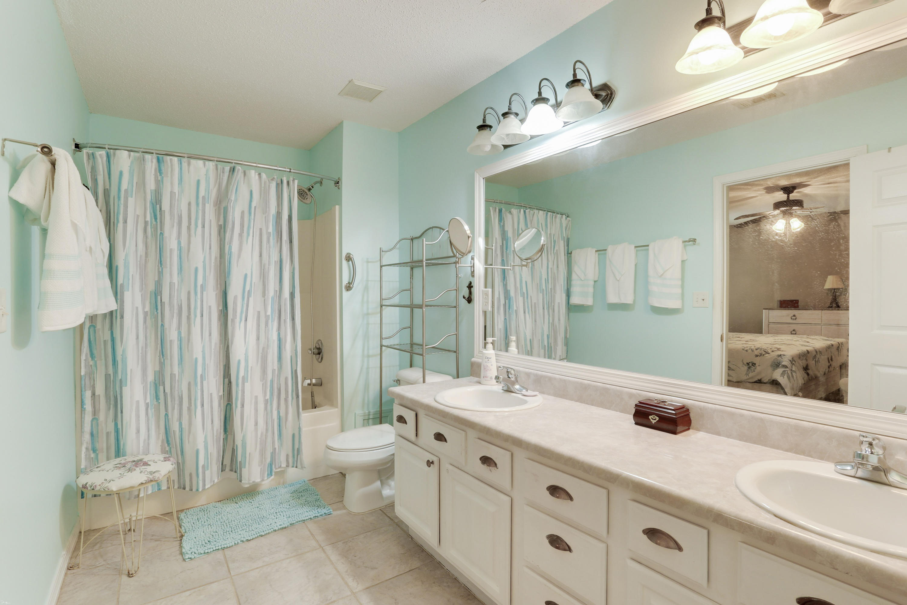 GOLDEN OAKS ESTATES LOT 8 - Residential