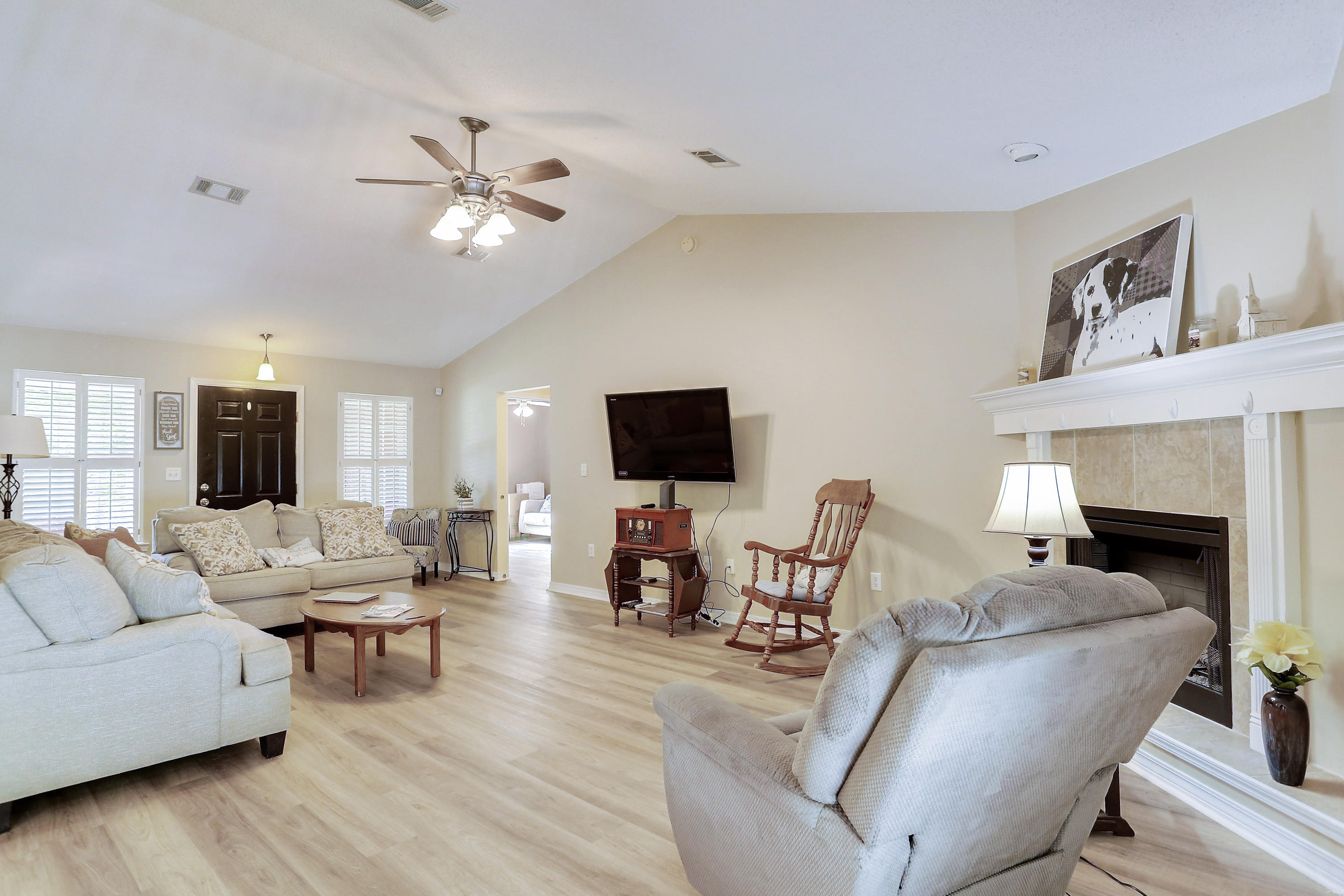 GOLDEN OAKS ESTATES LOT 8 - Residential