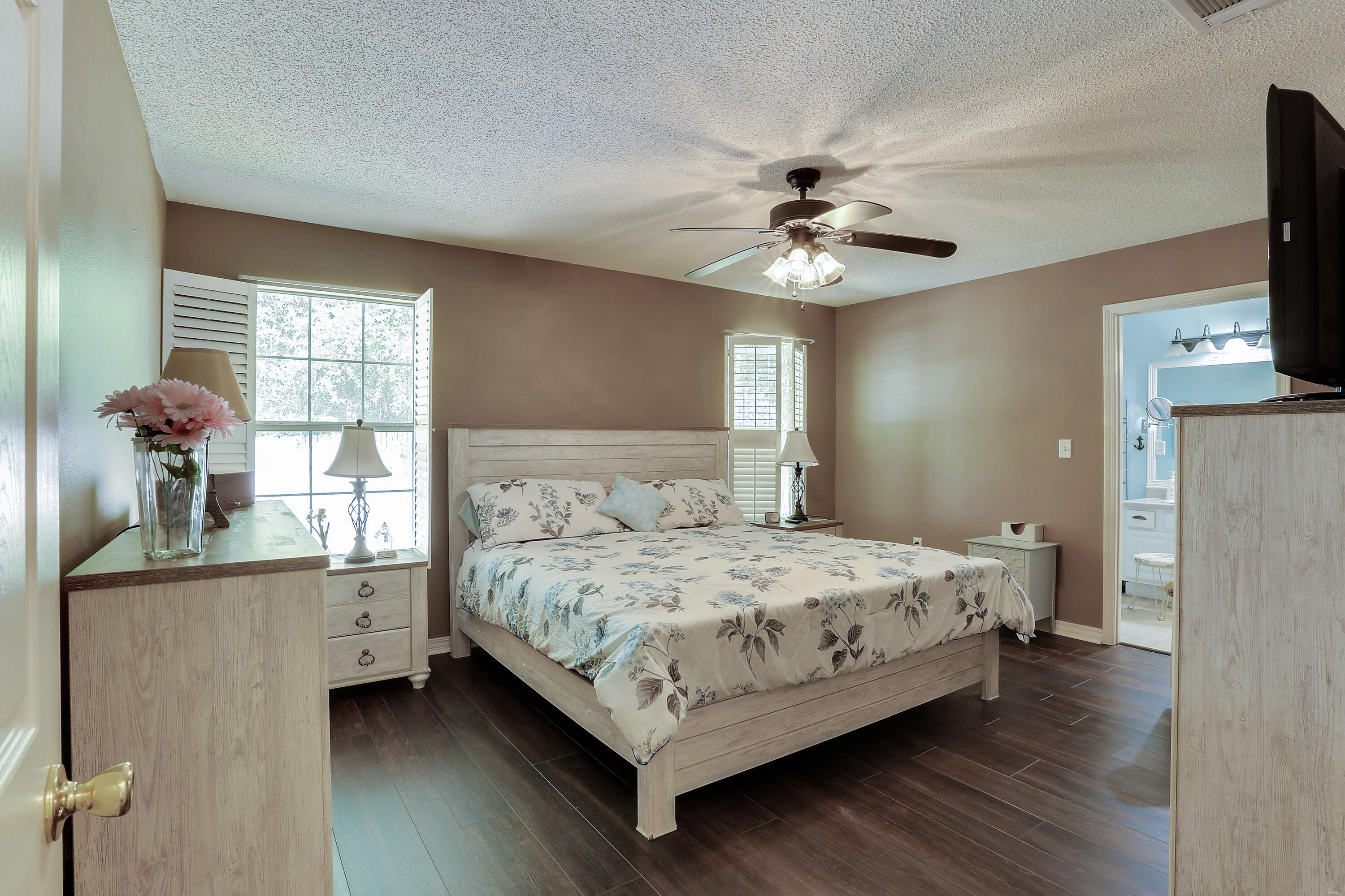 GOLDEN OAKS ESTATES LOT 8 - Residential