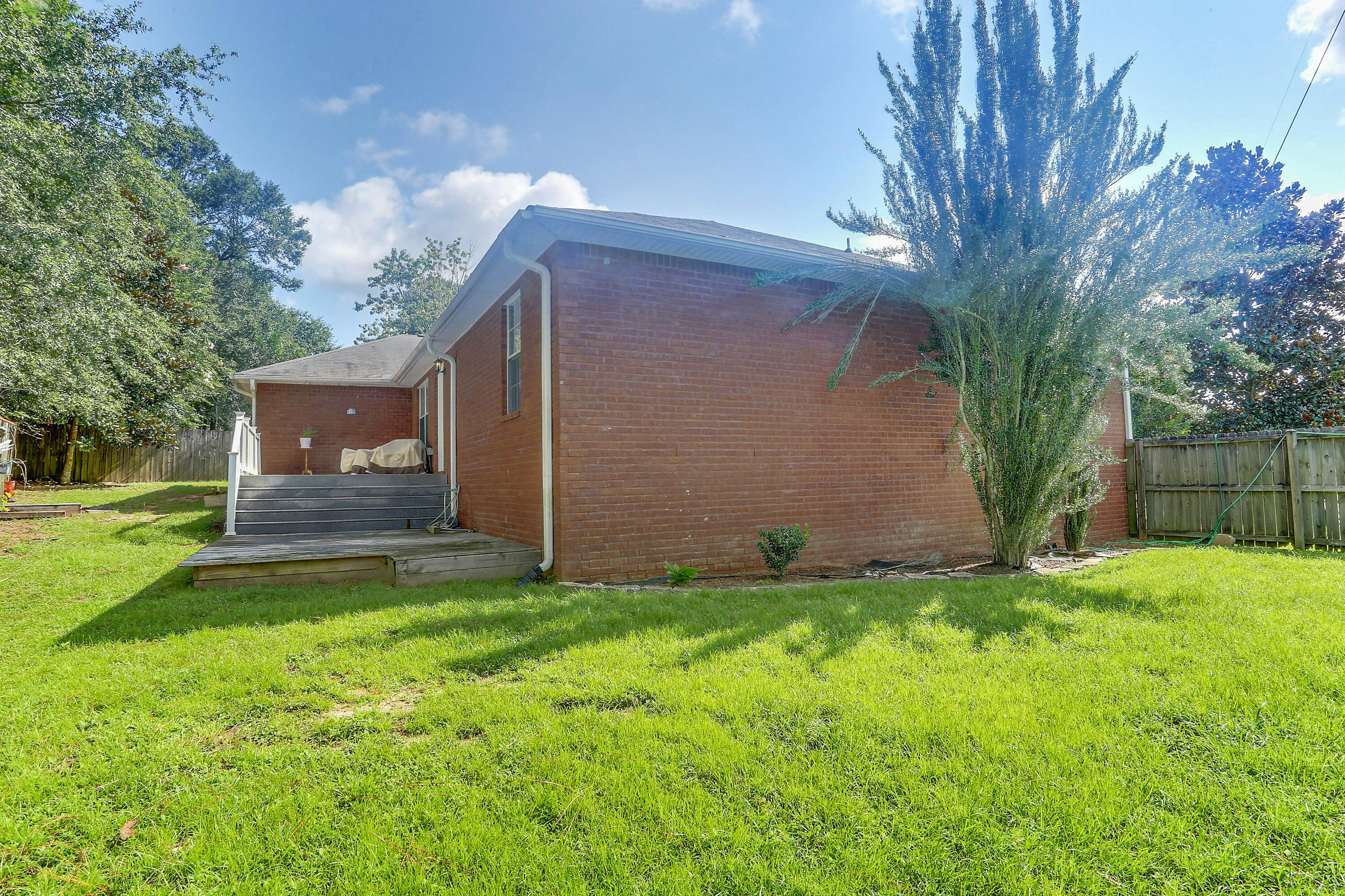 GOLDEN OAKS ESTATES LOT 8 - Residential