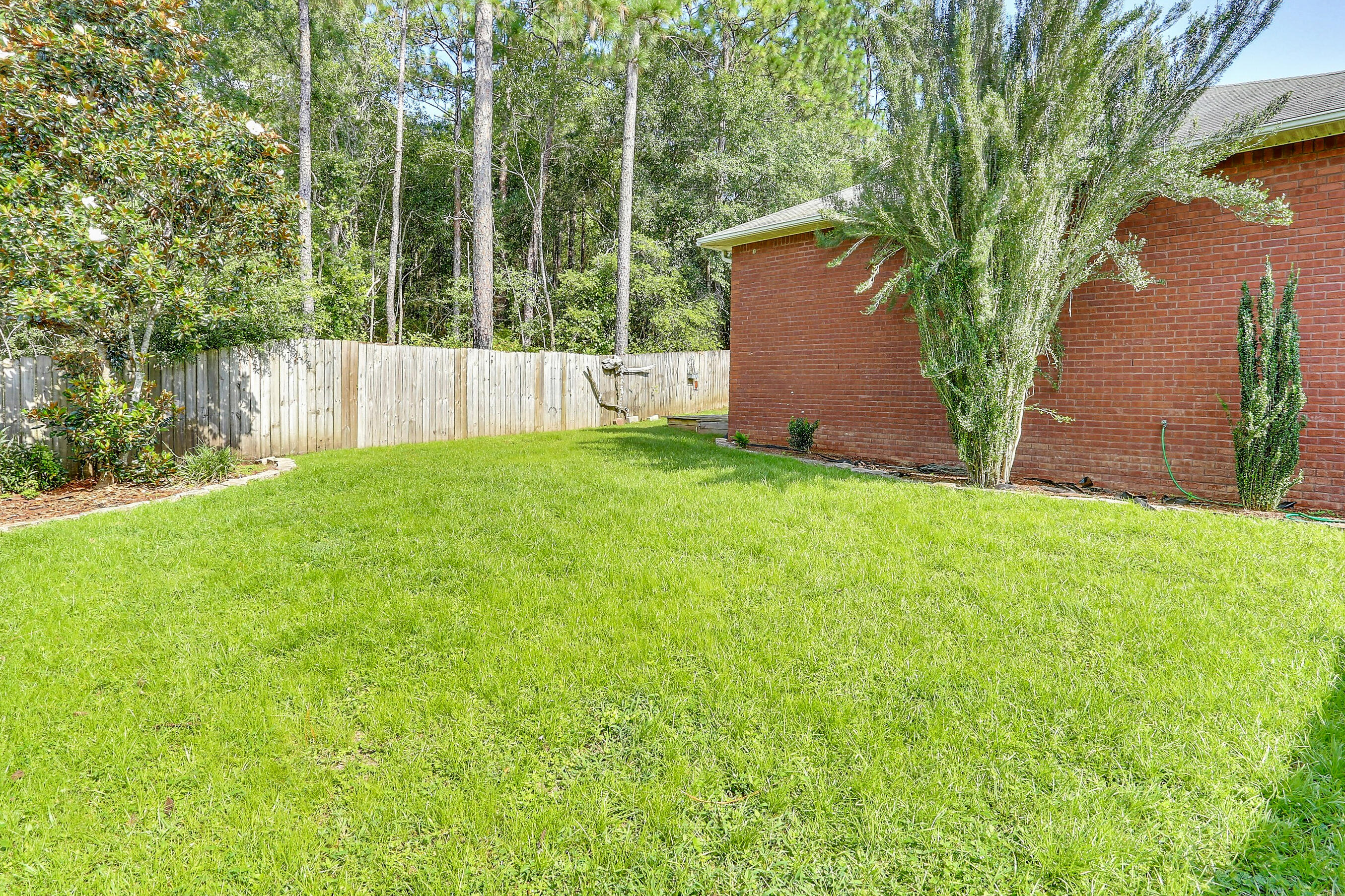 GOLDEN OAKS ESTATES LOT 8 - Residential