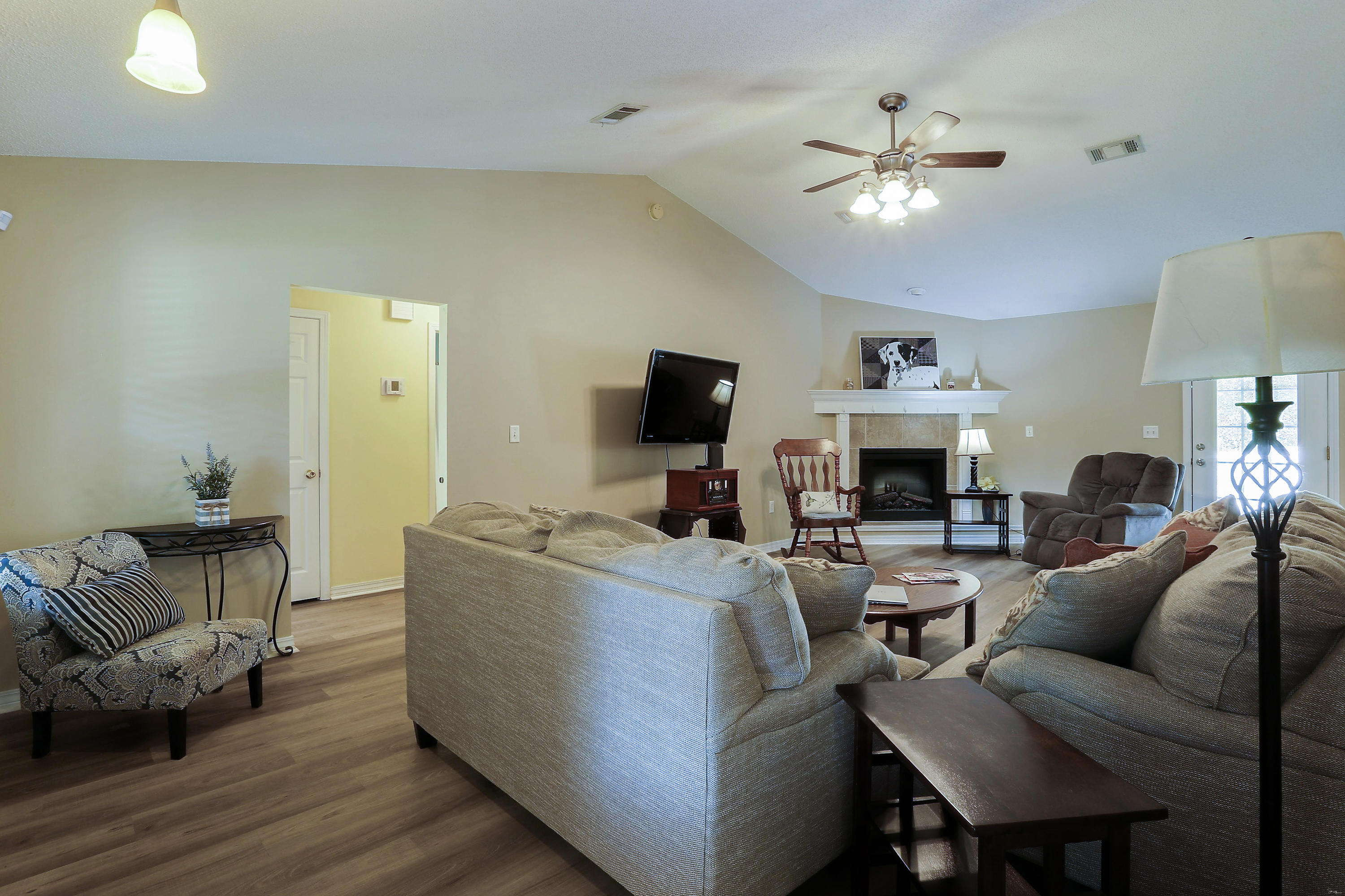 GOLDEN OAKS ESTATES LOT 8 - Residential