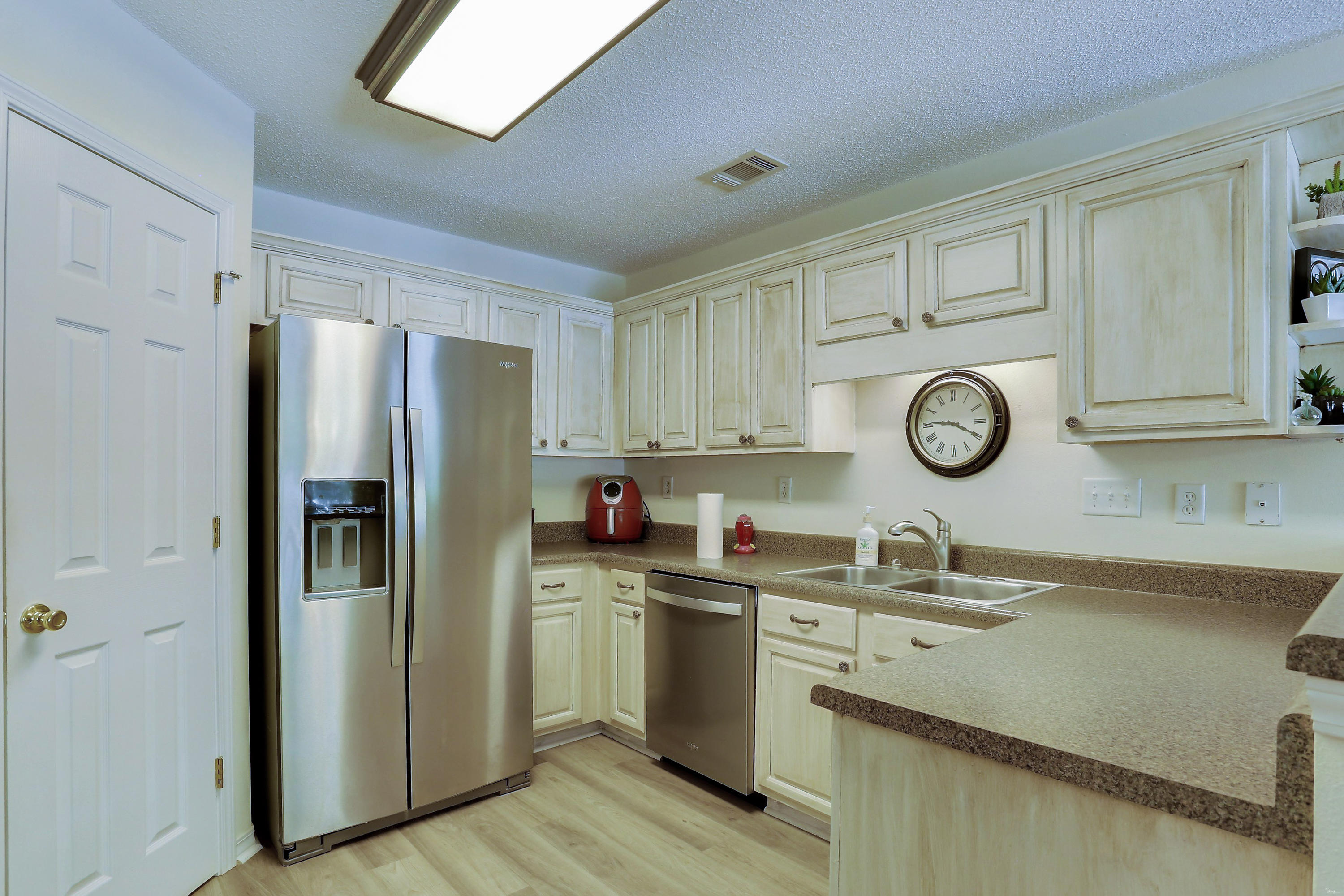 GOLDEN OAKS ESTATES LOT 8 - Residential