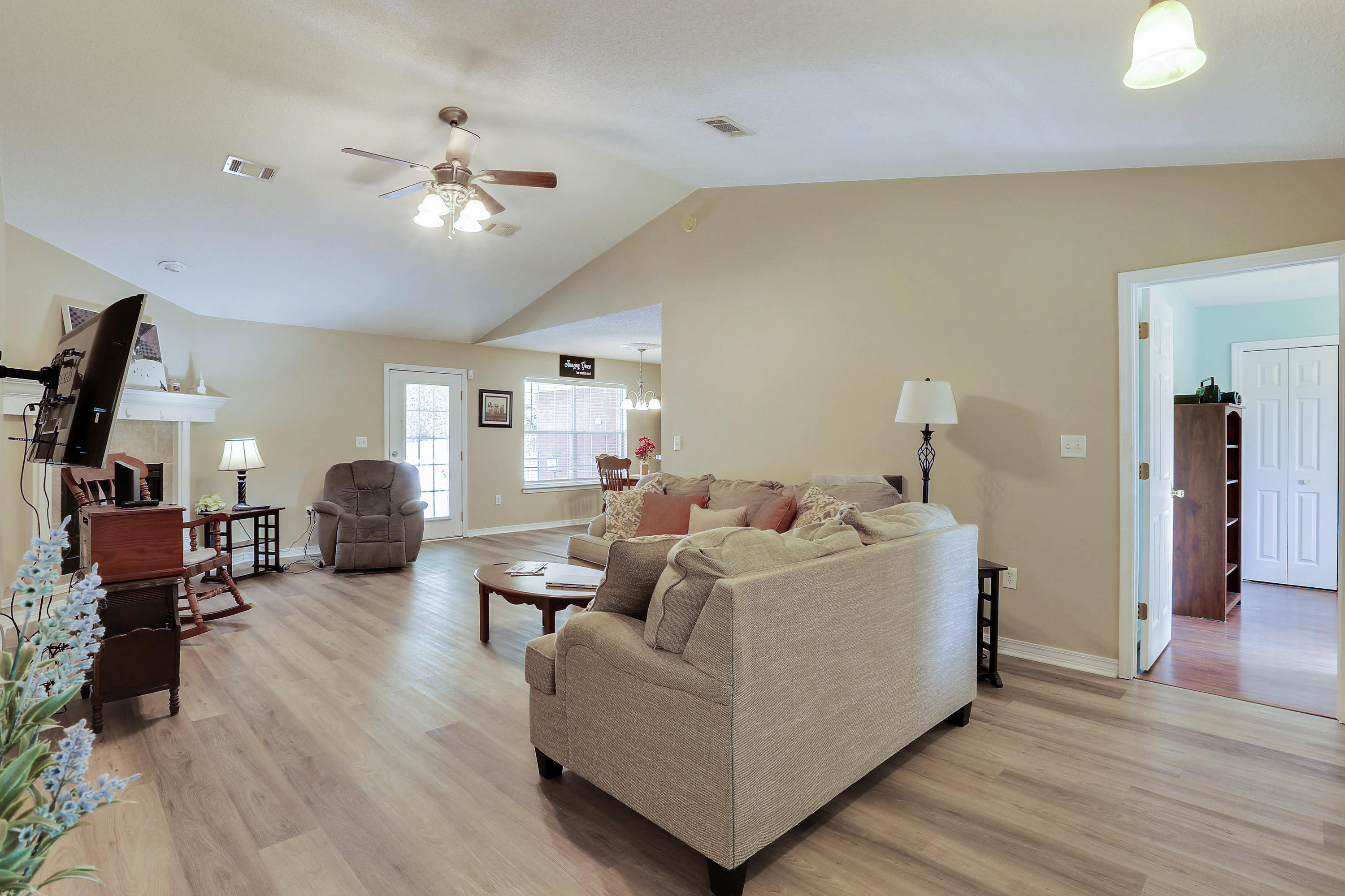 GOLDEN OAKS ESTATES LOT 8 - Residential