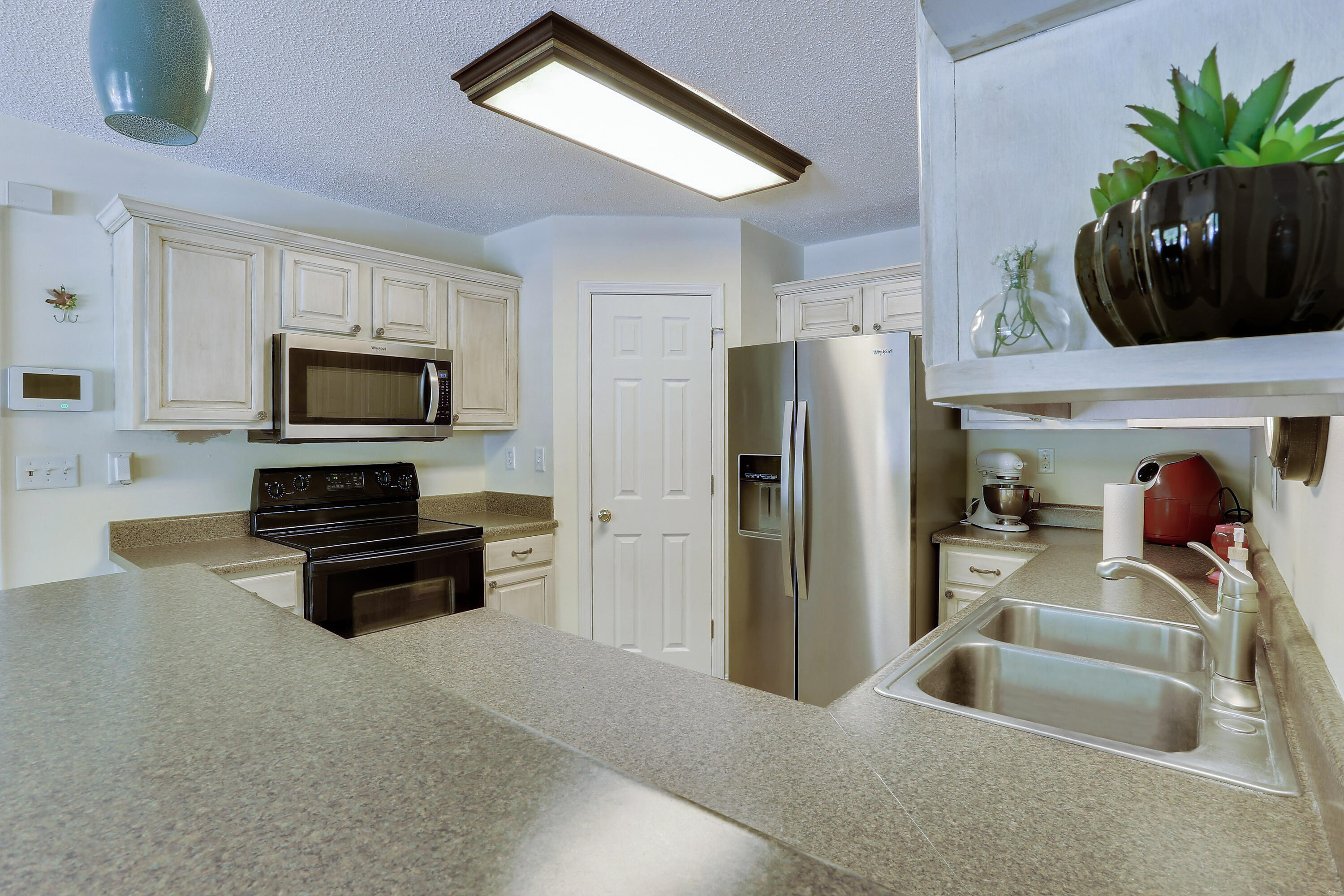 GOLDEN OAKS ESTATES LOT 8 - Residential